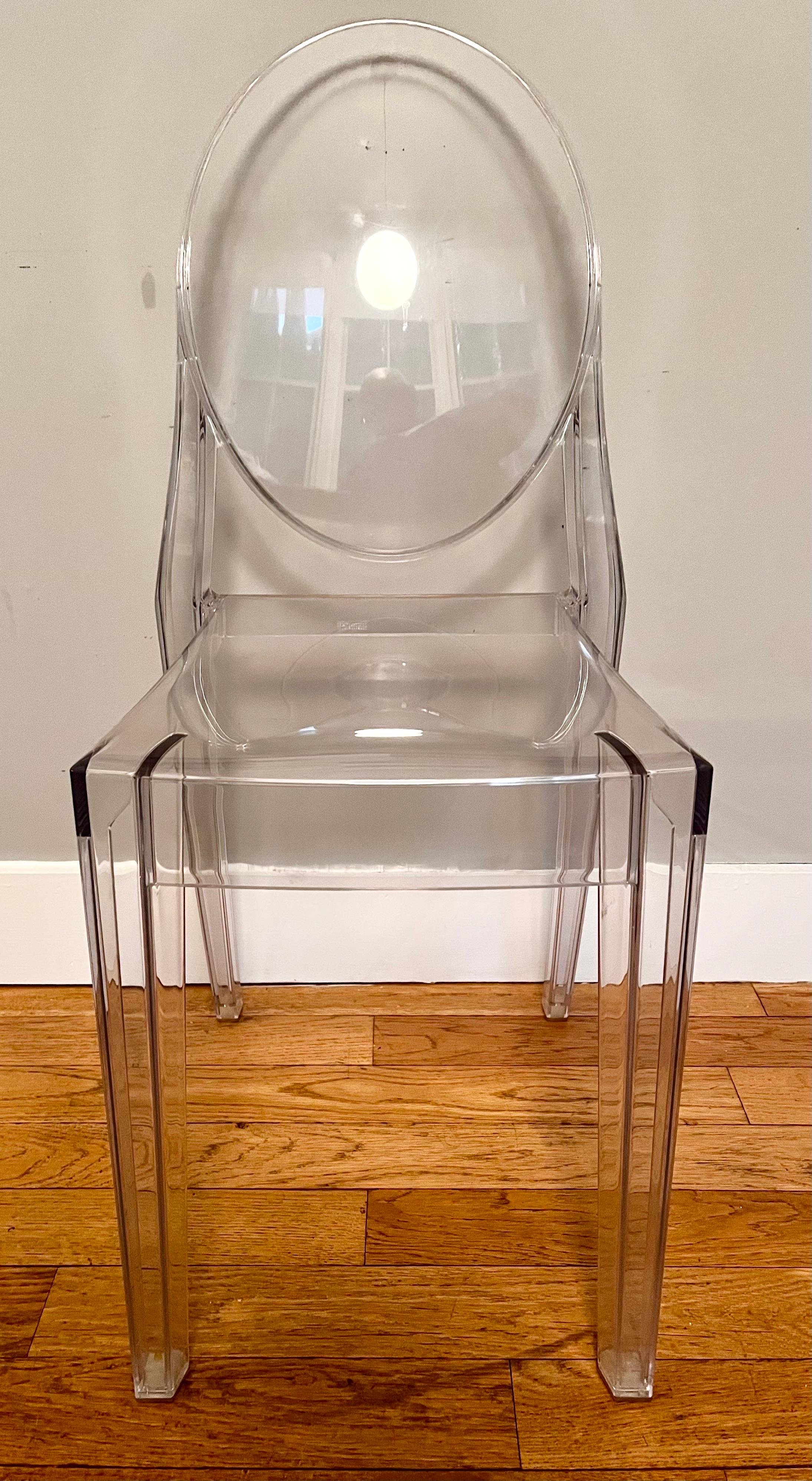 Postmoderne Ensemble de quatre chaises Victoria Ghost de Philippe Starck pour Kartell, 2006 en vente