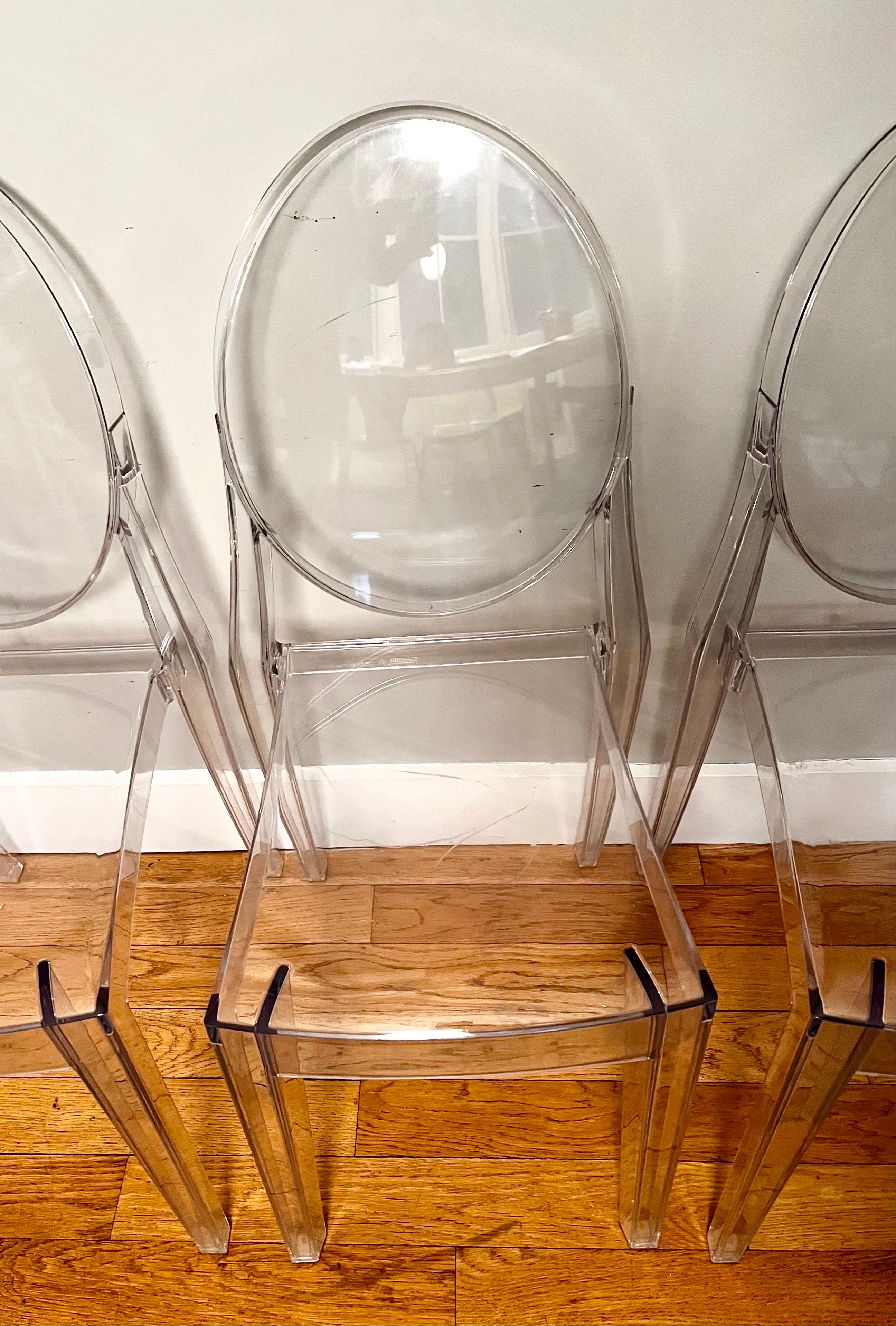 Plastique Ensemble de quatre chaises Victoria Ghost de Philippe Starck pour Kartell, 2006 en vente
