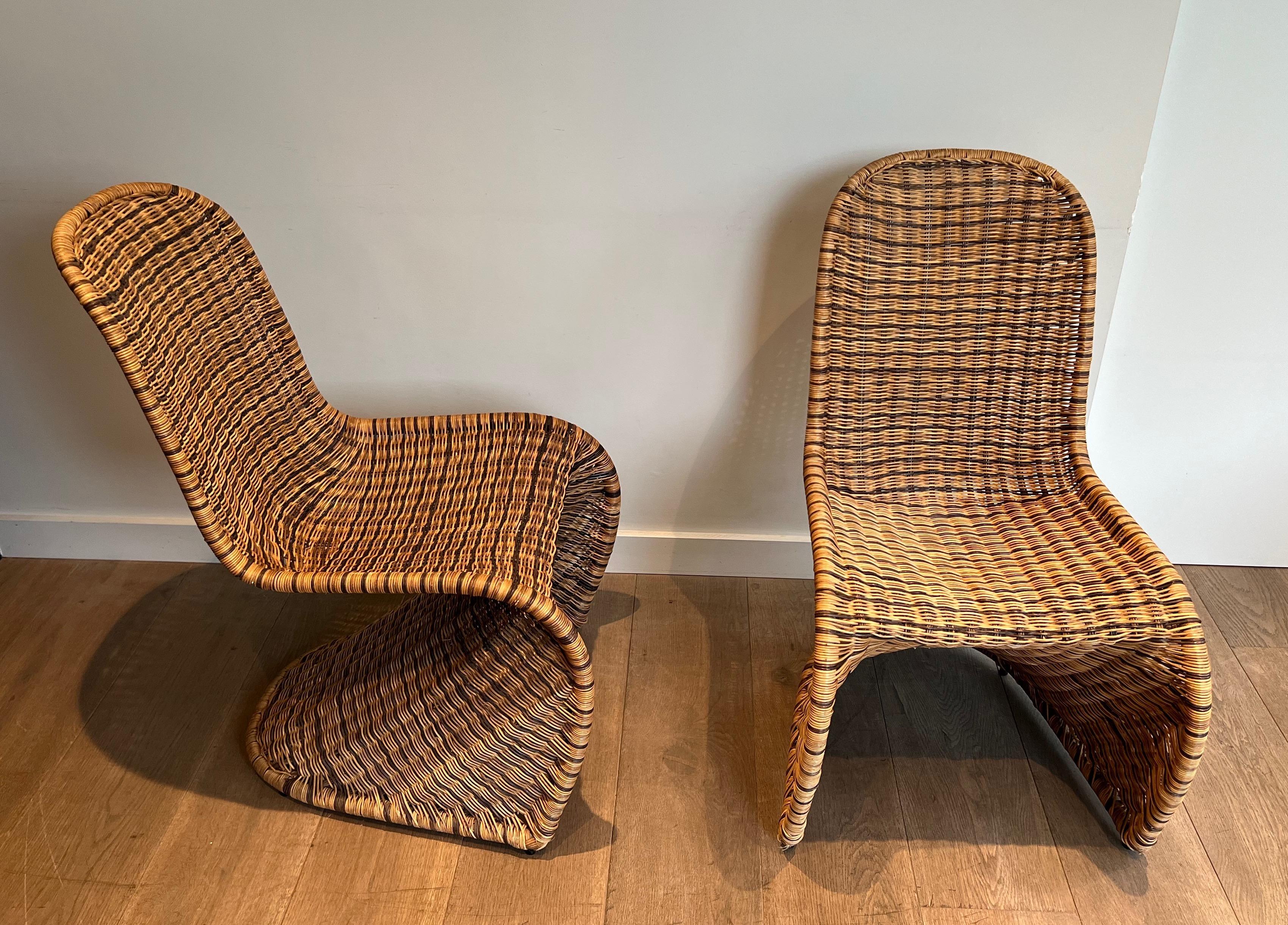 Mid-Century Modern Set of Four Curved Rattan Chairs For Sale