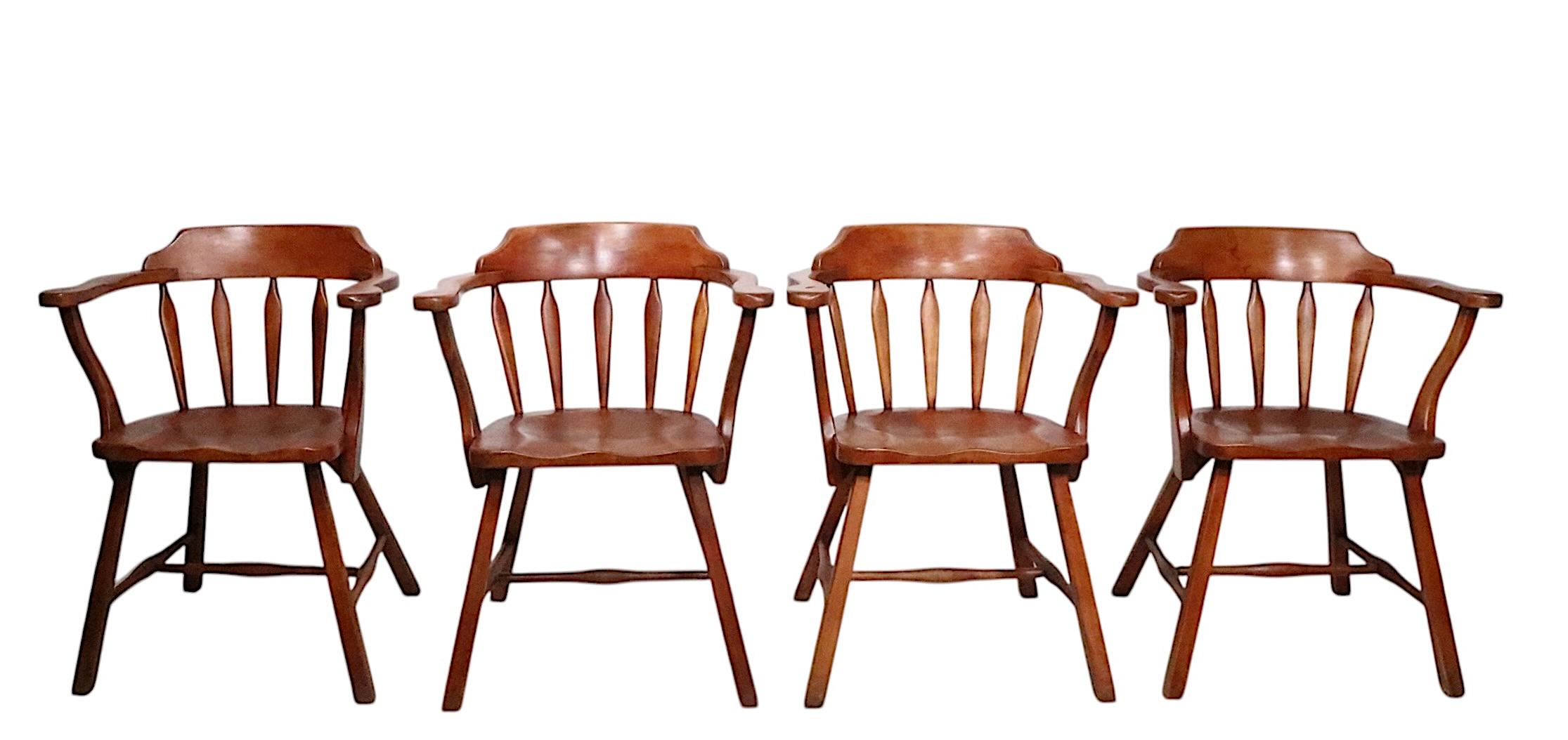Rustico Set di quattro sedie da capitano Cushman Colonial Creation modello 5141A in vendita