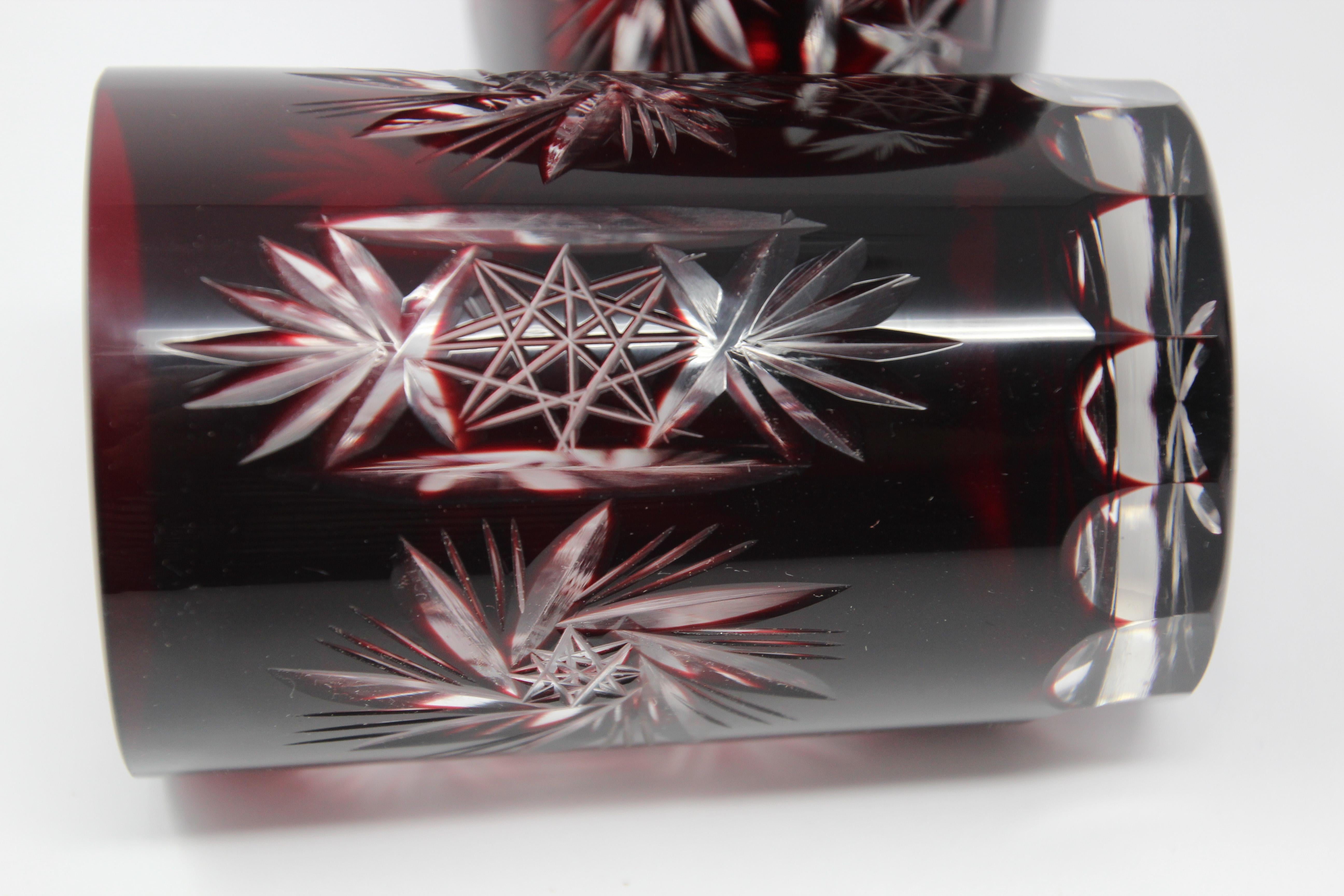 Ensemble de quatre verres à whisky en cristal rubis taillé rouge rubis 5
