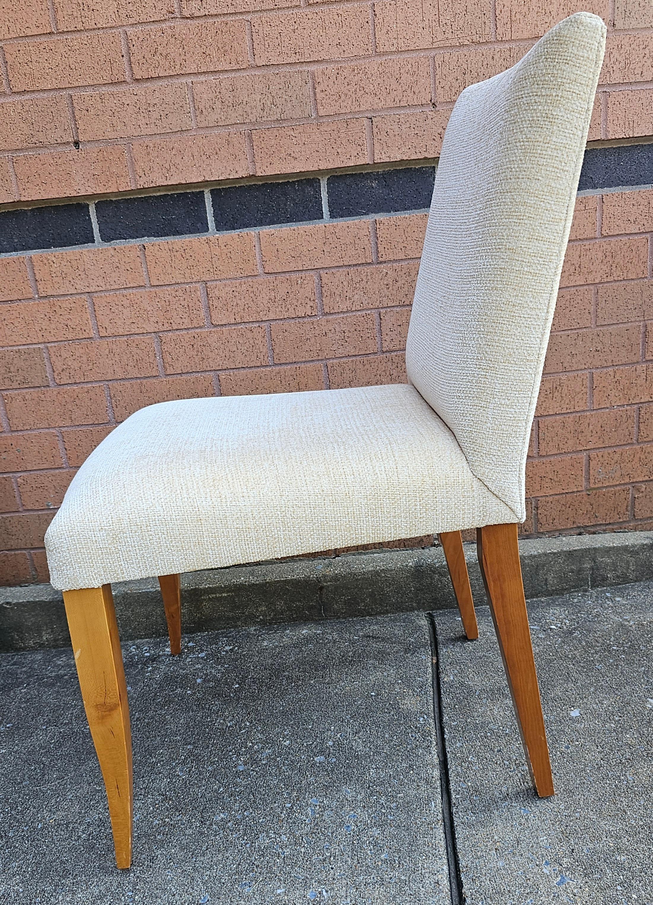 Satz von vier Dakota Jackson Crimped Velvet Maple Side Chairs (Postmoderne) im Angebot