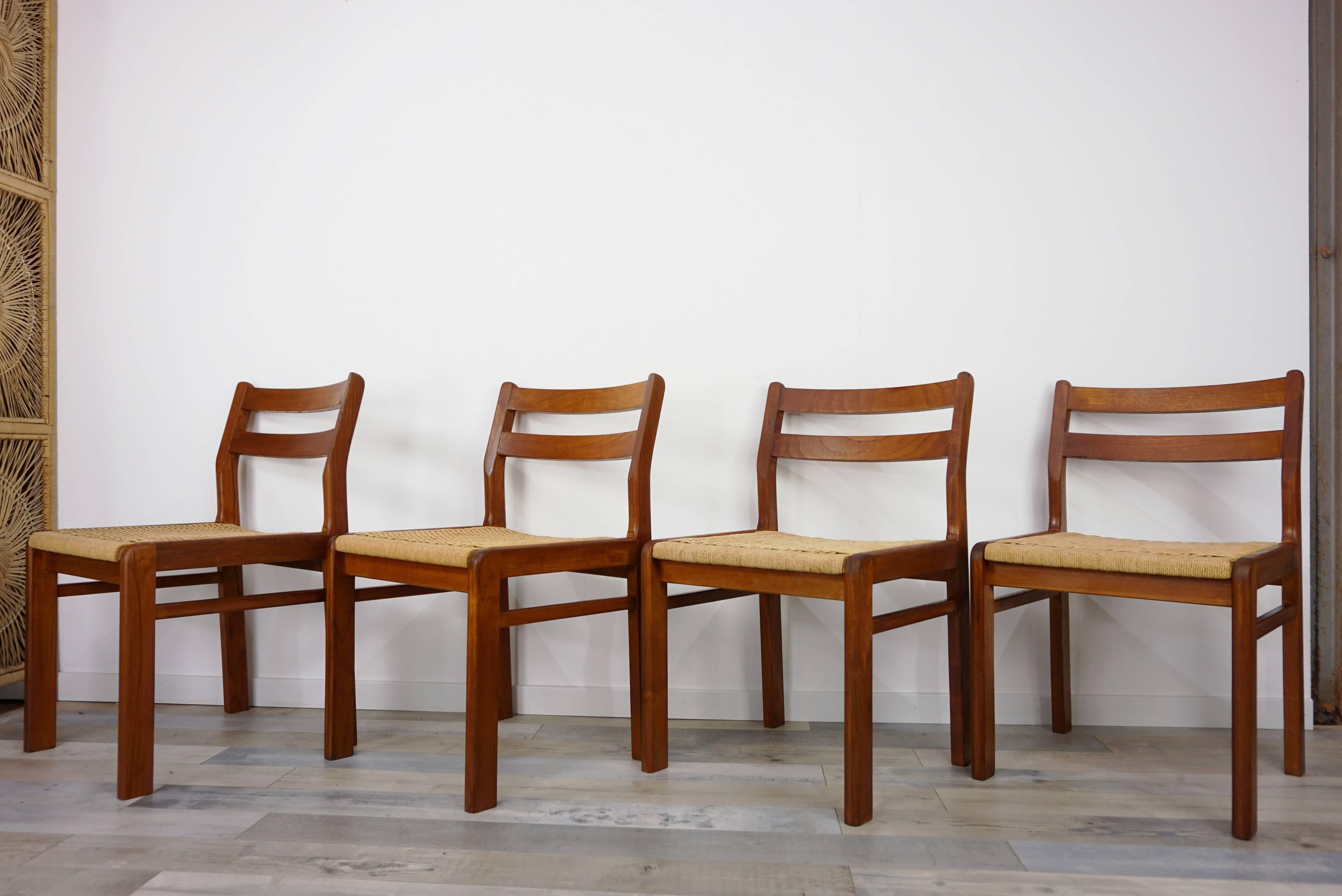 Set of Four Danish 1960s Design Wooden Teak and Rope Chairs In Excellent Condition In Tourcoing, FR