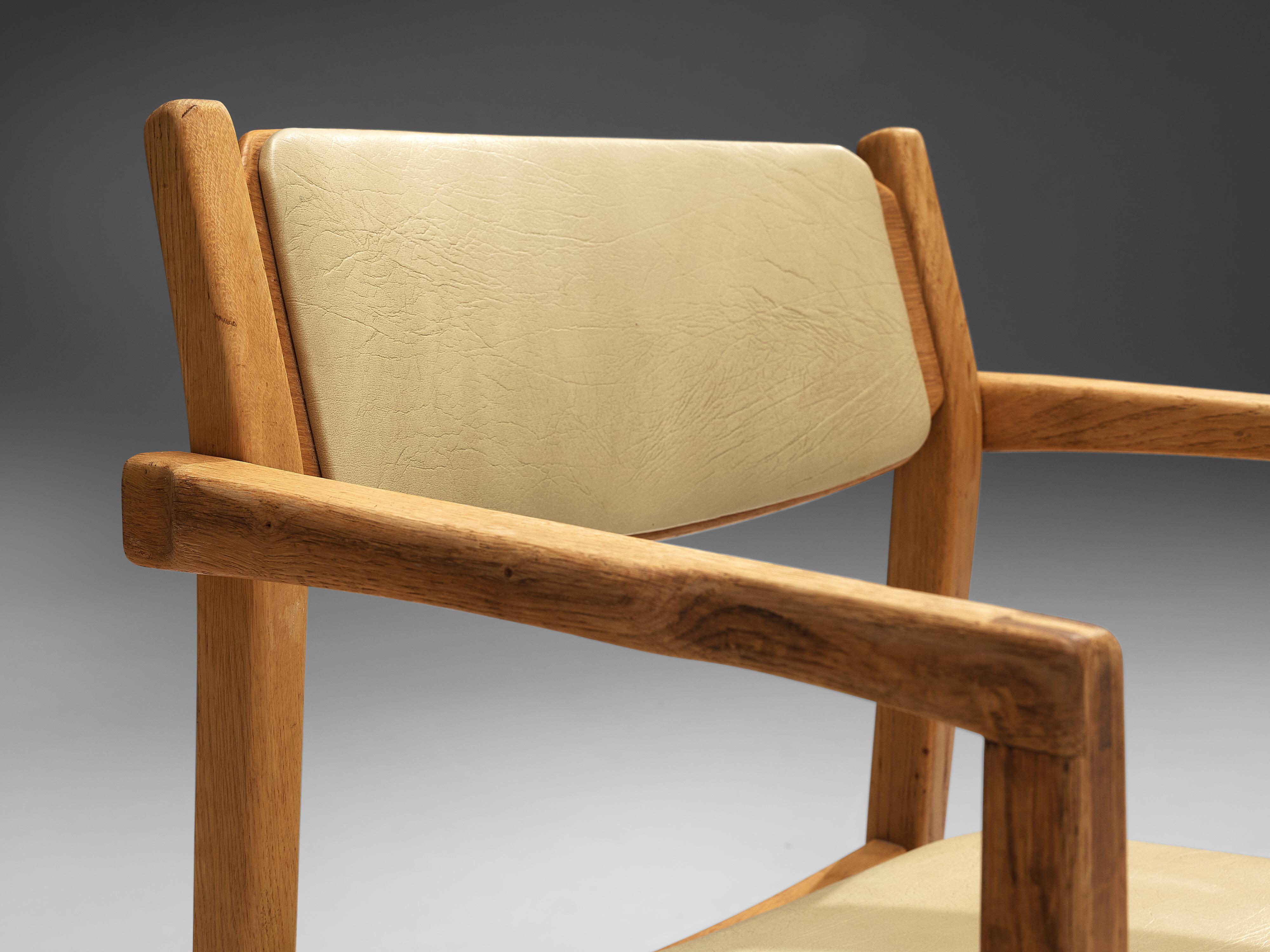 Scandinavian Modern Danish Set of Four Armchairs in Oak and Beige Leatherette For Sale