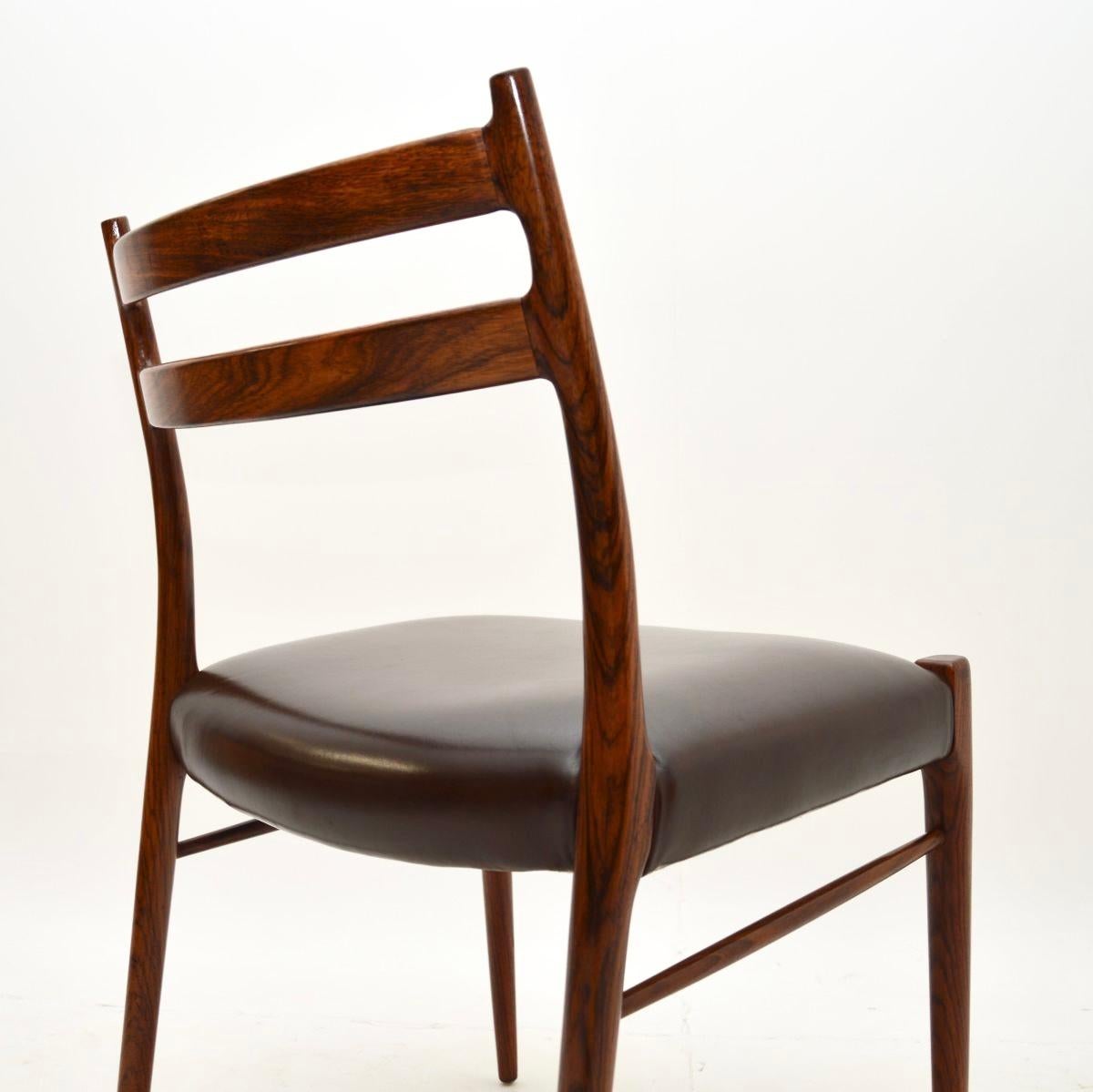 Ensemble de quatre chaises de salle à manger danoises par Arne Wahl Iversen en vente 3