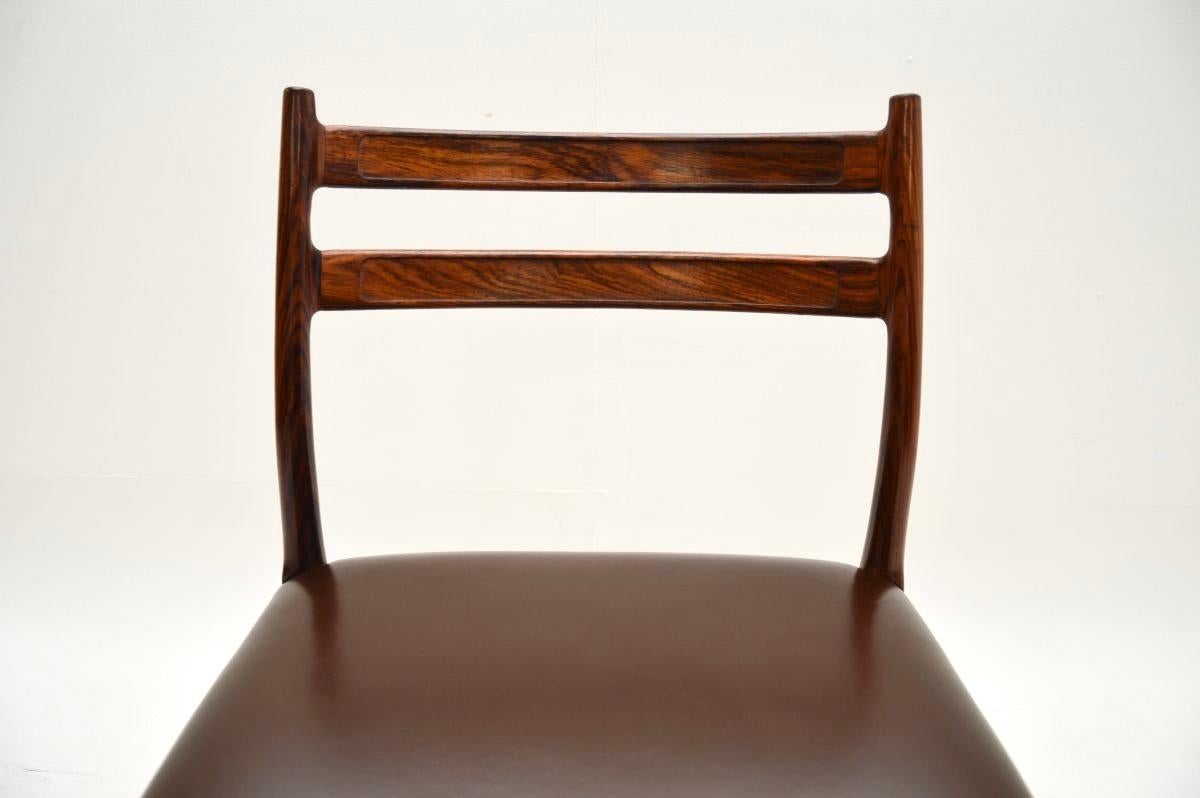 Ensemble de quatre chaises de salle à manger danoises par Arne Wahl Iversen en vente 4