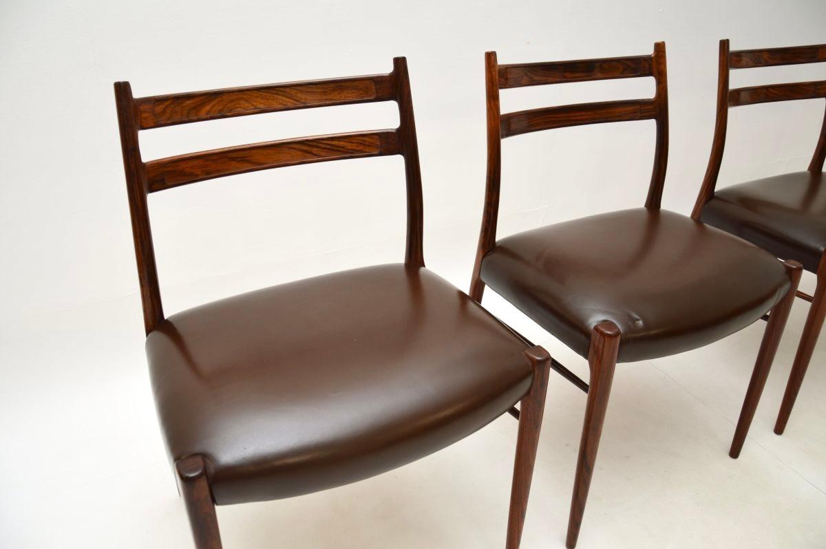 Mid-Century Modern Ensemble de quatre chaises de salle à manger danoises par Arne Wahl Iversen en vente