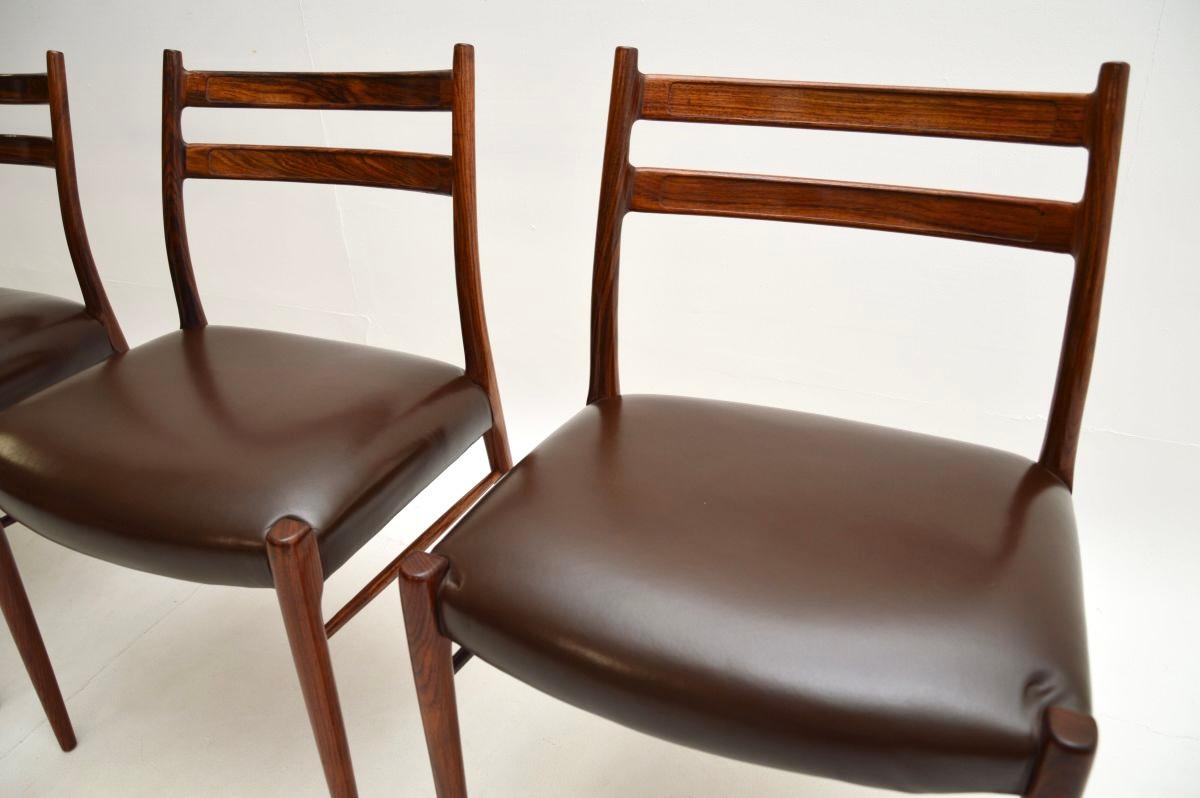 Ensemble de quatre chaises de salle à manger danoises par Arne Wahl Iversen Bon état - En vente à London, GB