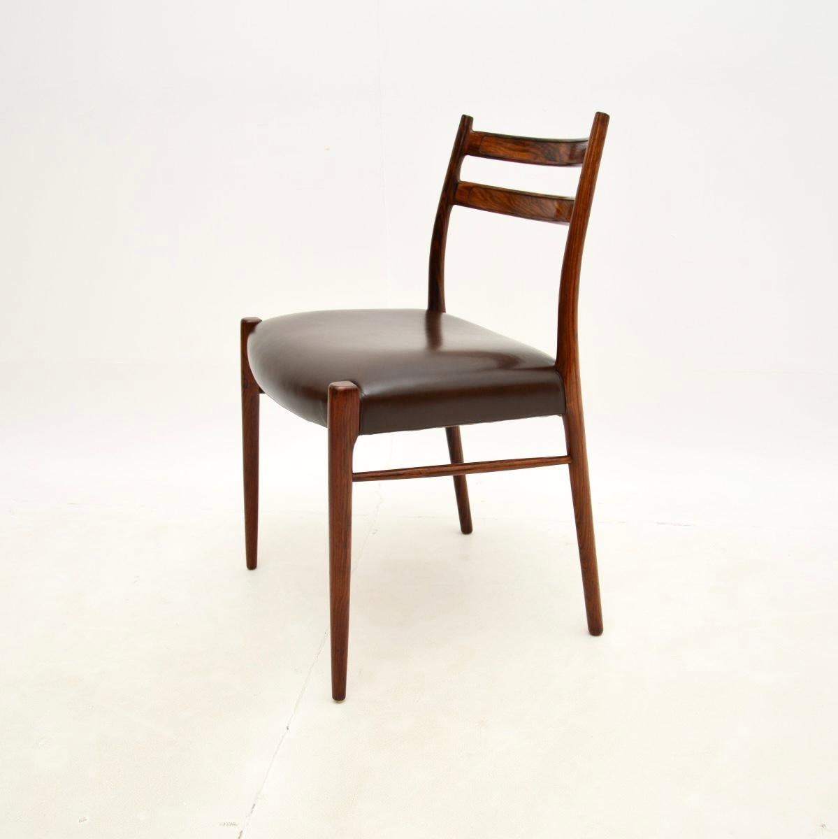 Ensemble de quatre chaises de salle à manger danoises par Arne Wahl Iversen en vente 1