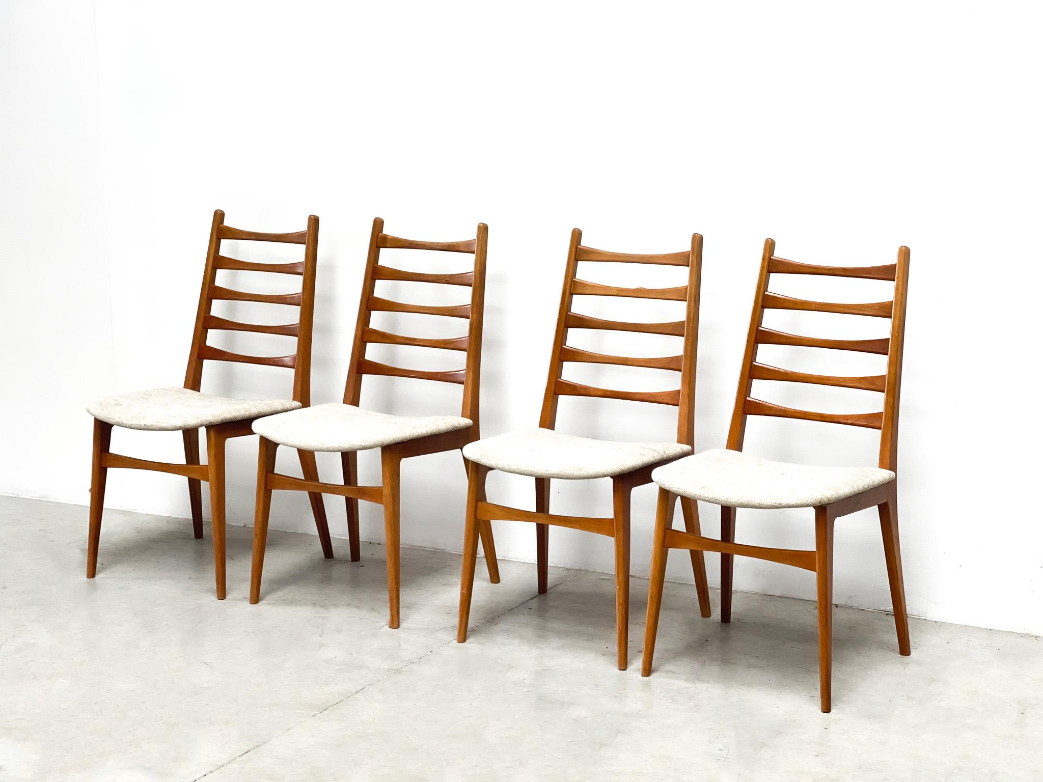ensemble de quatre chaises de salle à manger danoises Bon état - En vente à Nijlen, VAN