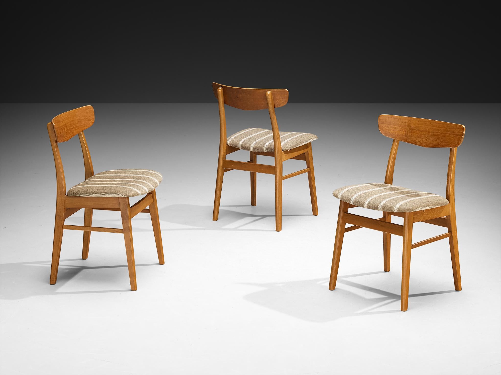 Set aus vier dänischen Esszimmerstühlen aus Holz und gestreiften Polstermöbeln im Angebot 3