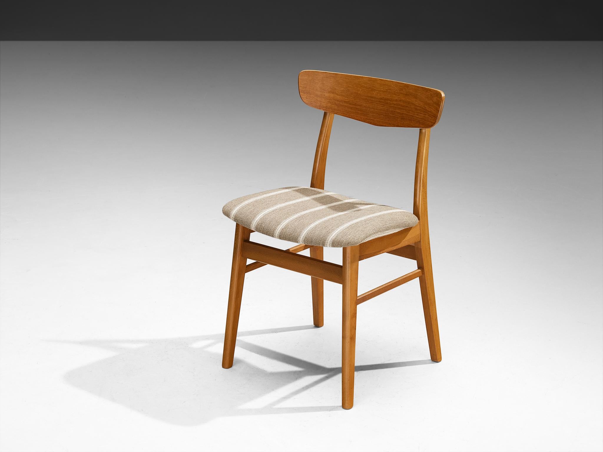 Set aus vier dänischen Esszimmerstühlen aus Holz und gestreiften Polstermöbeln (Mitte des 20. Jahrhunderts) im Angebot
