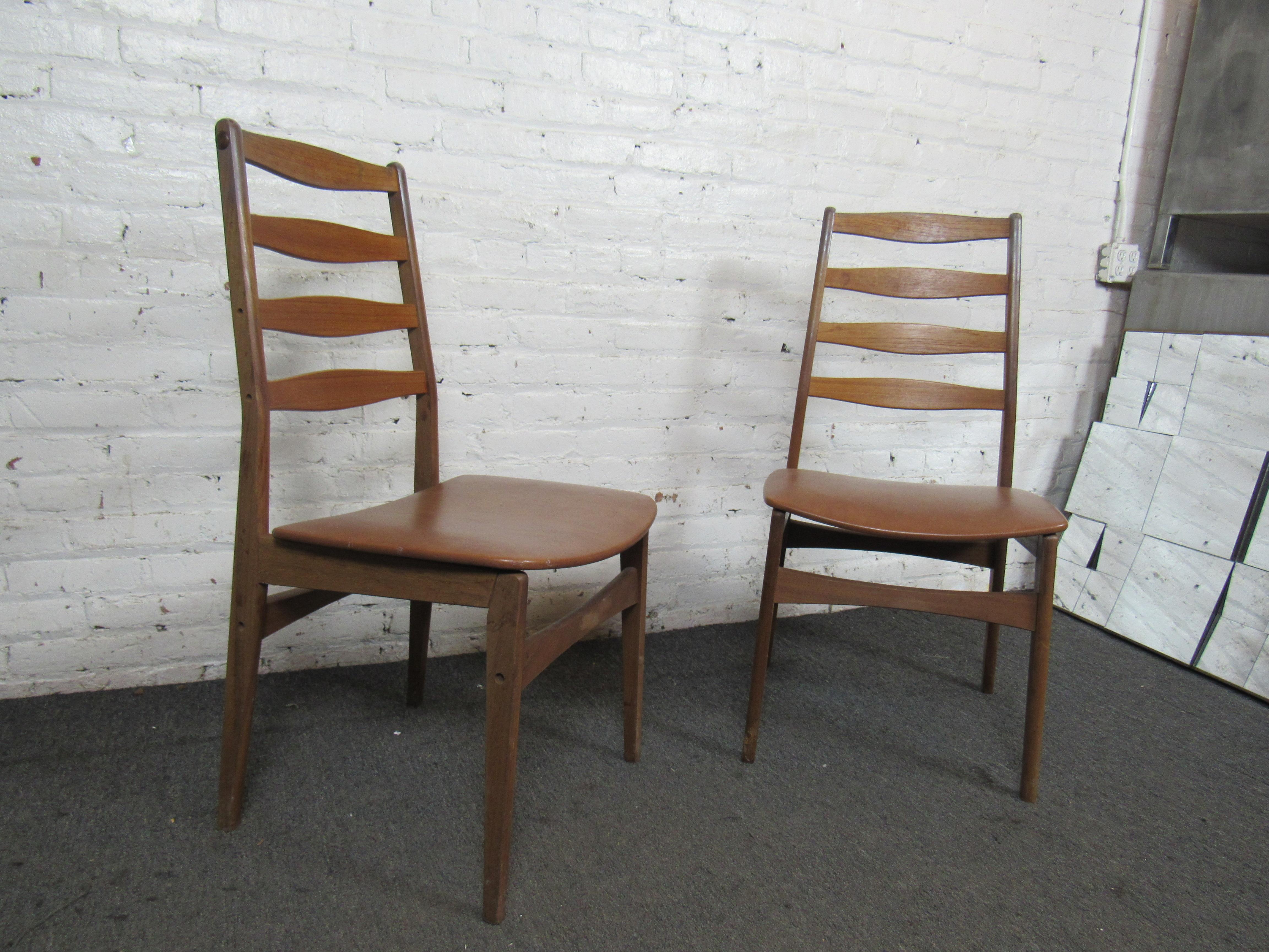 20ième siècle Ensemble de quatre chaises de salle à manger danoises en vente