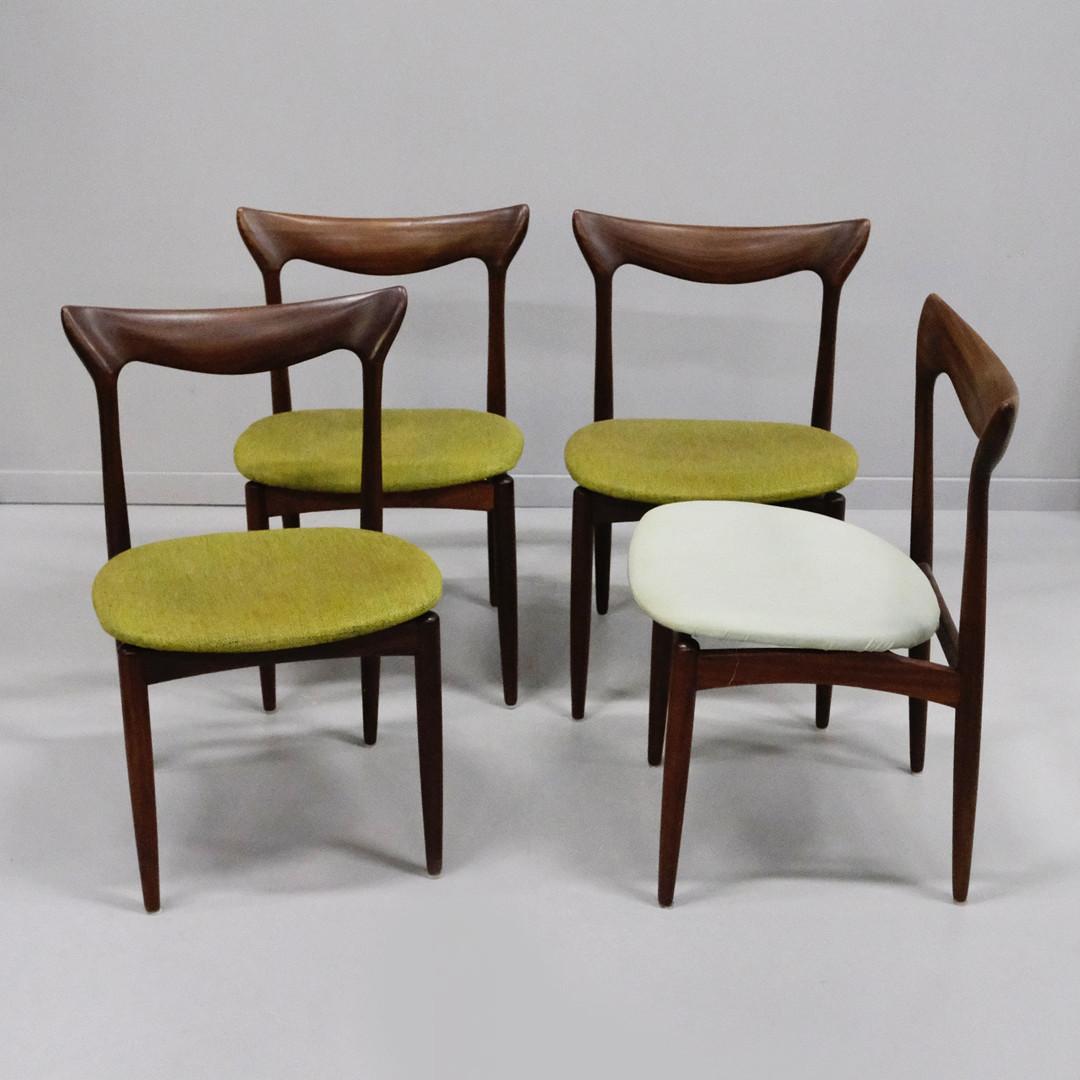 Rare ensemble de 4 chaises de salle à manger des années 1960 par Henry Walter Klein et produit par Bramin Møbler au Danemark. Structure en bois dur avec siège rembourré, qui peut être remplacé gratuitement par un autre tissu ou cuir. 