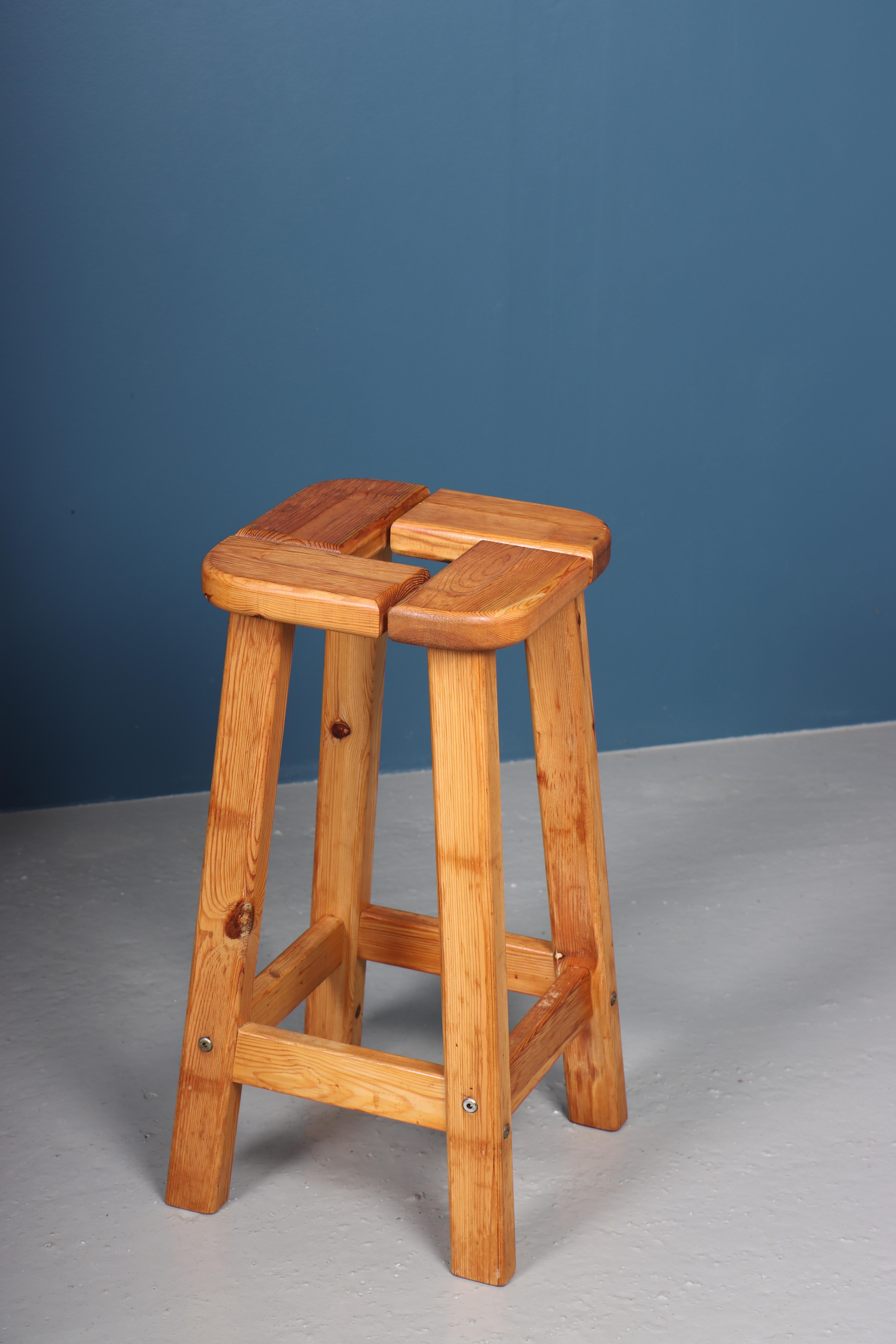 Set of Four High Stools in Solid Pine, Made in Finland 1960s In Good Condition For Sale In Lejre, DK