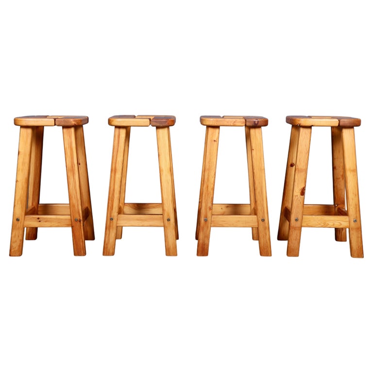 Set of Four High Stools in Solid Pine, Made in Finland 1960s For Sale