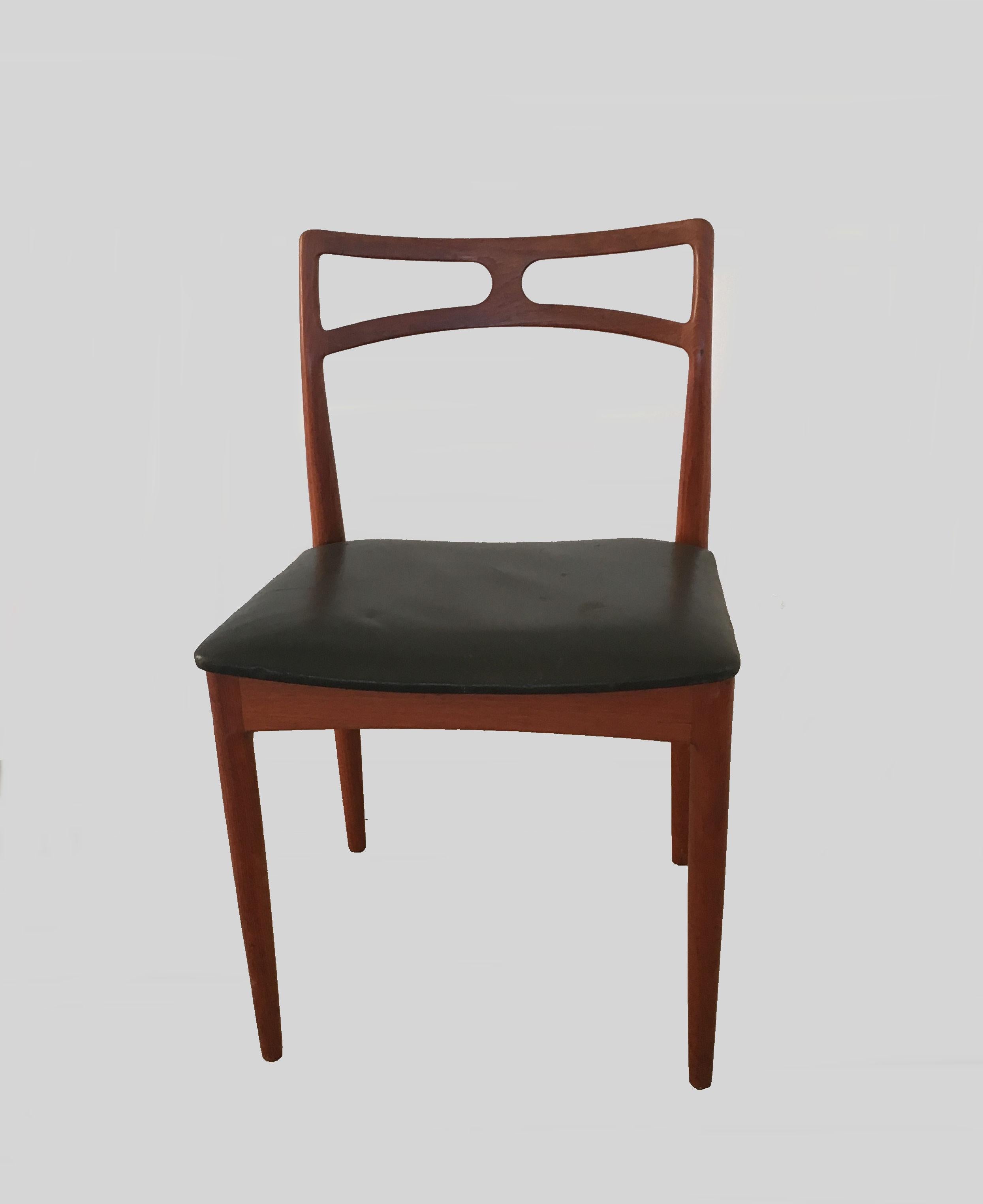 Scandinavian Modern Set of Four Danish Johannes Andersen Dining Chairs in Teak, Inc. Reupholstery For Sale