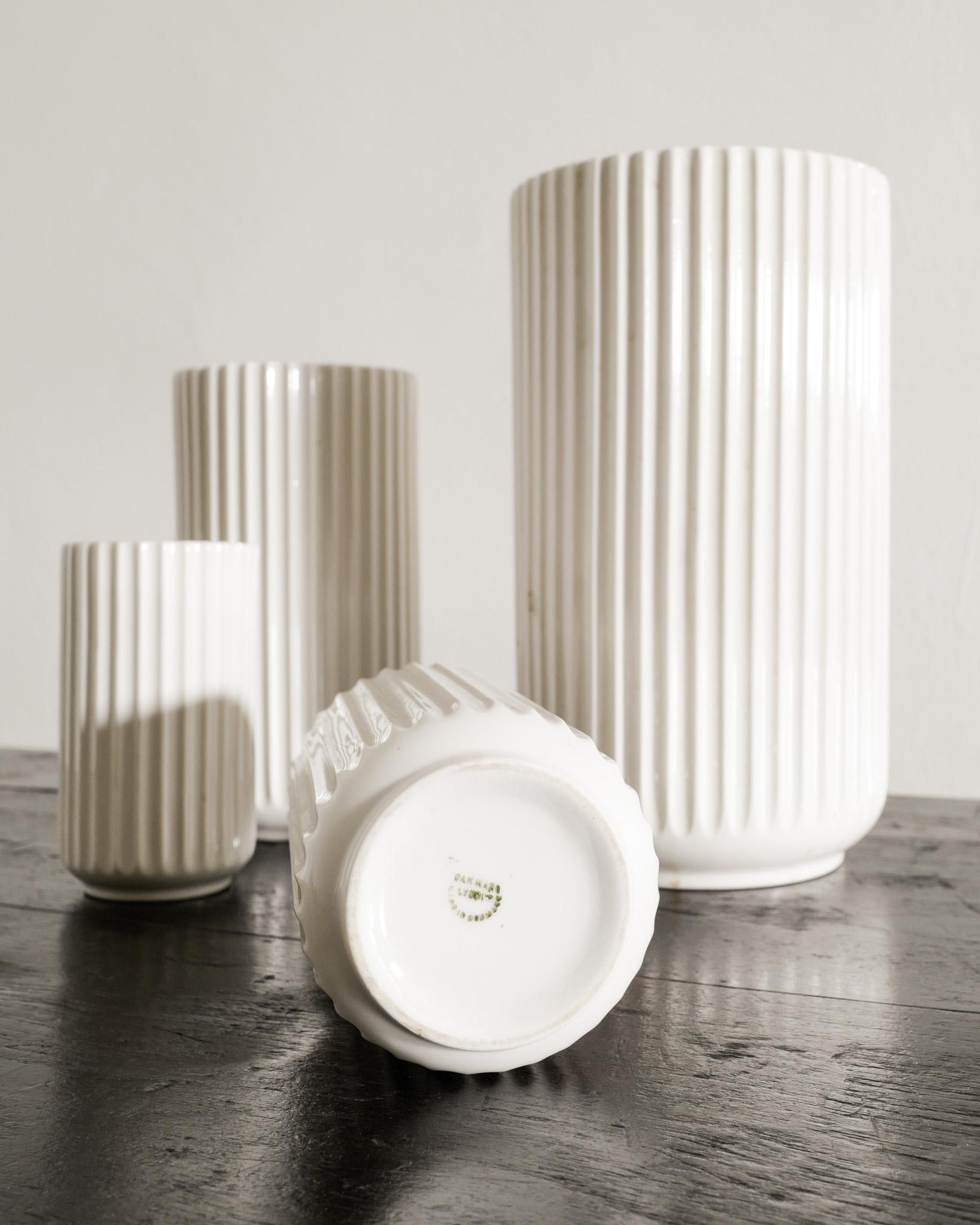 Metà XX secolo Set di quattro vasi cilindrici in ceramica danese della metà del secolo scorso di Lyngby Porcelain, anni '40 in vendita