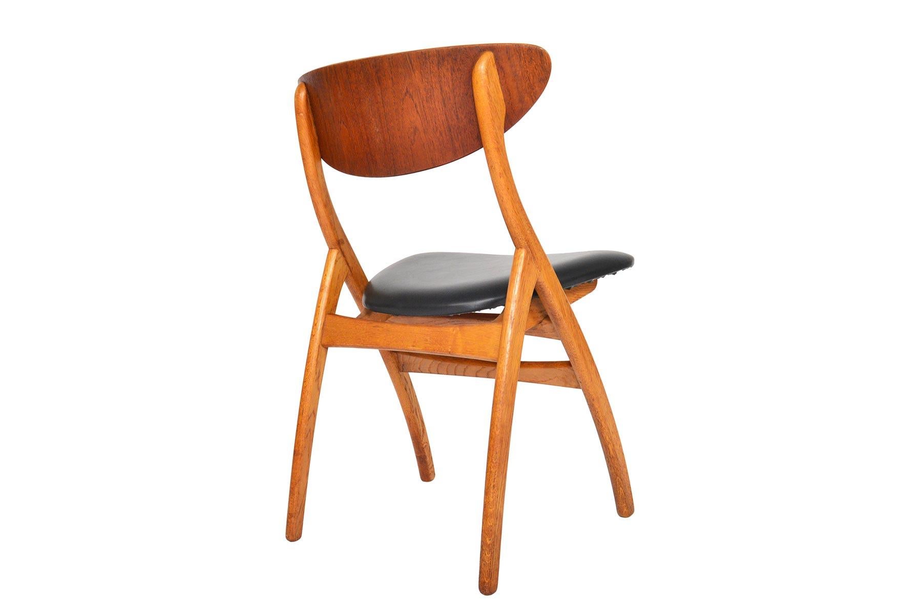 Set of Four Danish Mid-Century Modern Teak and Oak Swag Leg Dining Chairs 5