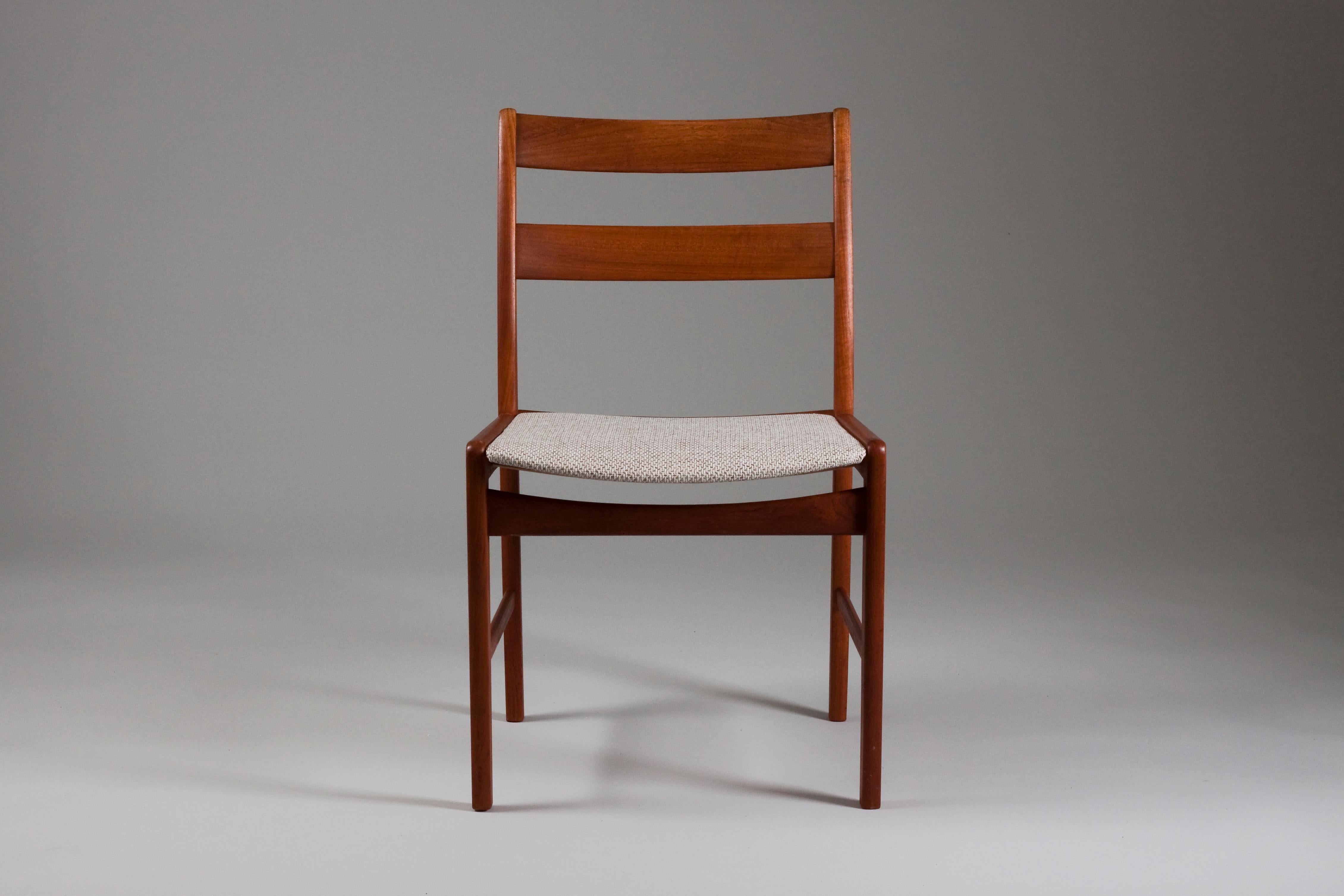 Set of Four Danish Mid-Century Modern Teak Dining Chairs In Good Condition For Sale In Turku, FI