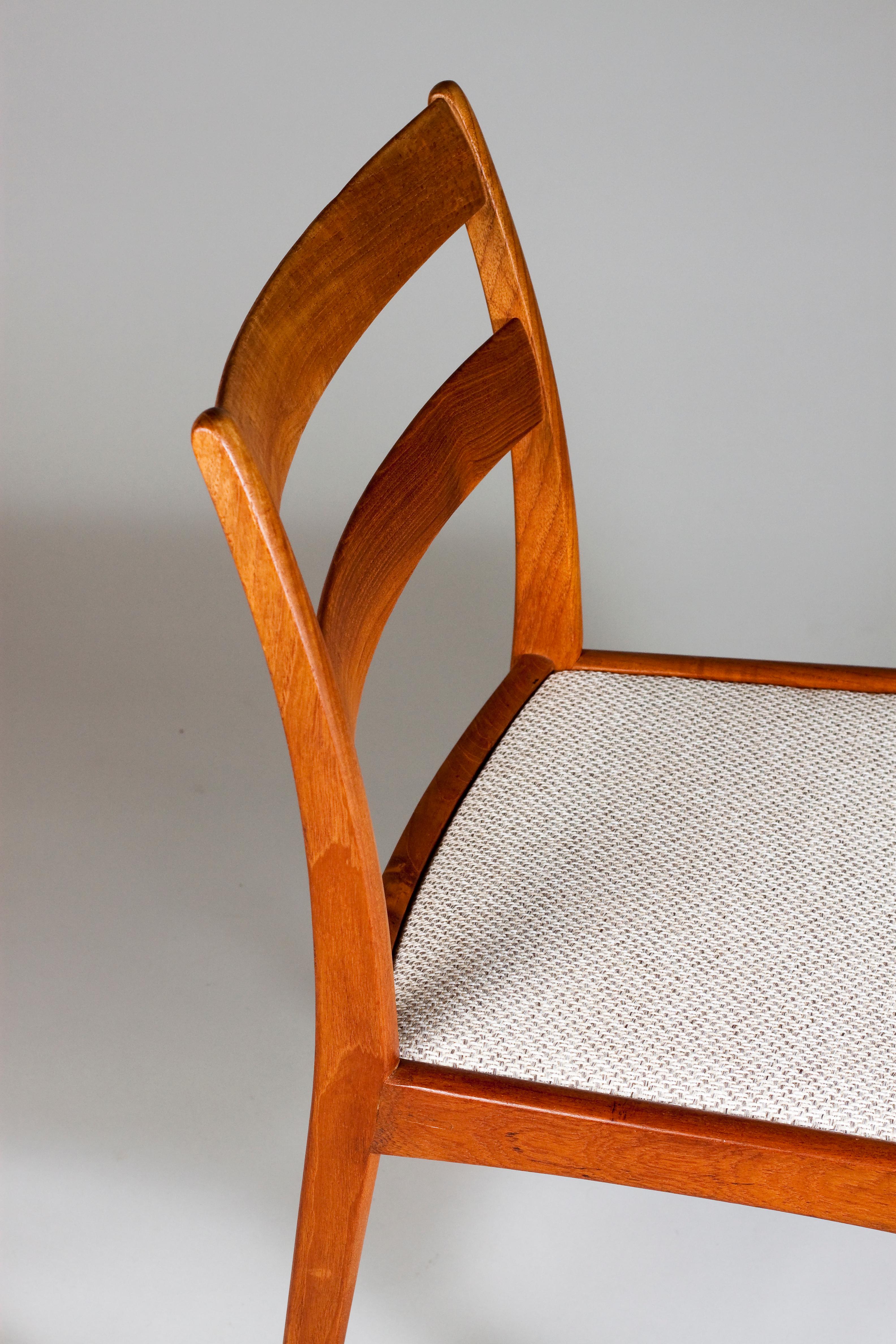 Set of Four Danish Mid-Century Modern Teak Dining Chairs For Sale 1