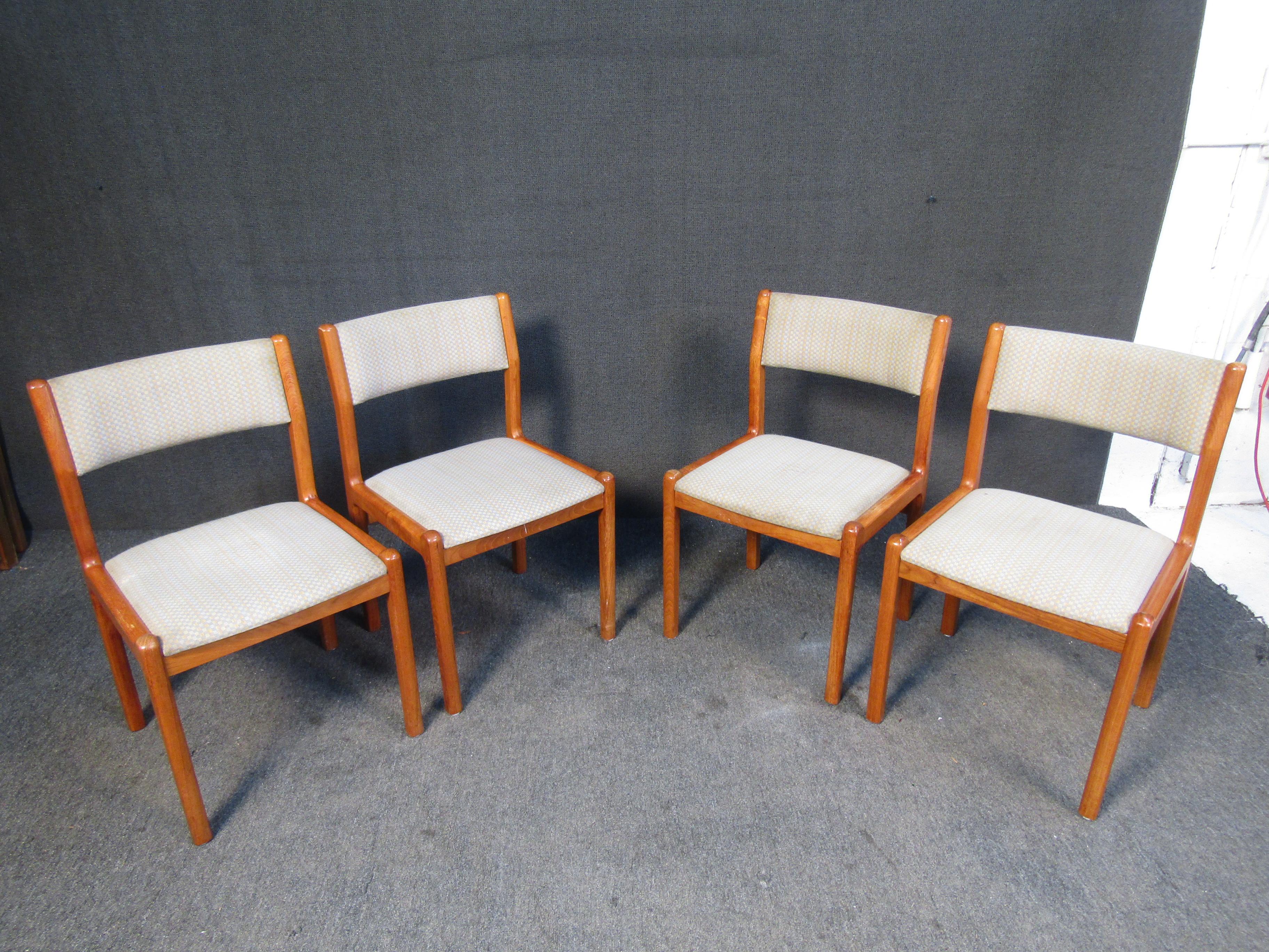 Mid-Century Modern Set of Four Danish Modern Dining Chairs by J.L. Møller-højbjerg