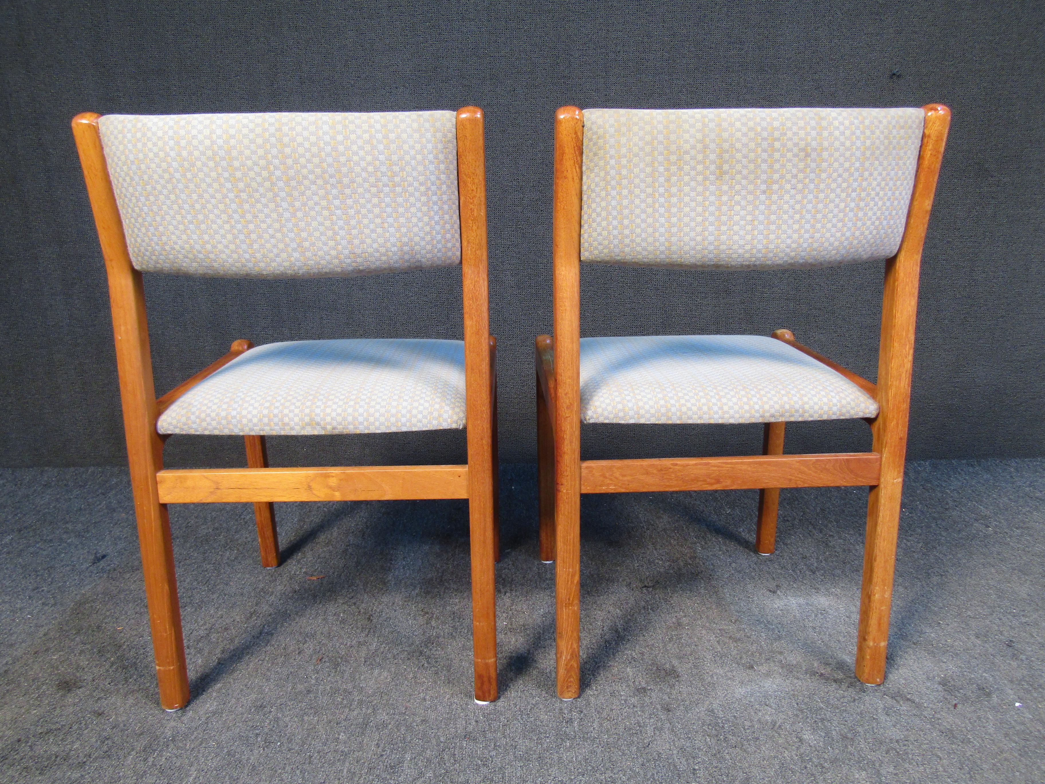 20th Century Set of Four Danish Modern Dining Chairs by J.L. Møller-højbjerg For Sale