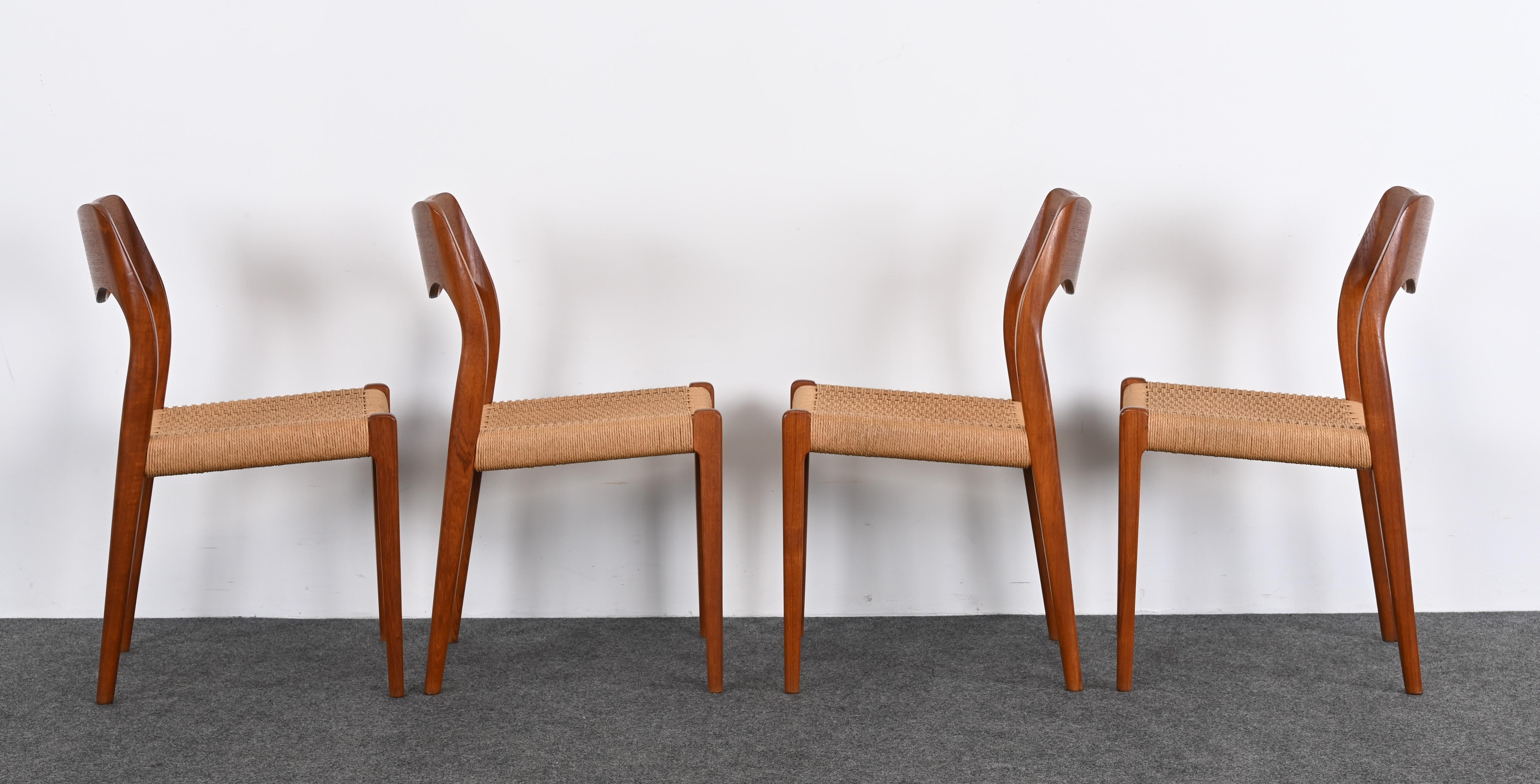 Ensemble de quatre chaises de salle à manger danoises modernes modèle 71 pour Niels Otto Moller, années 1960 2
