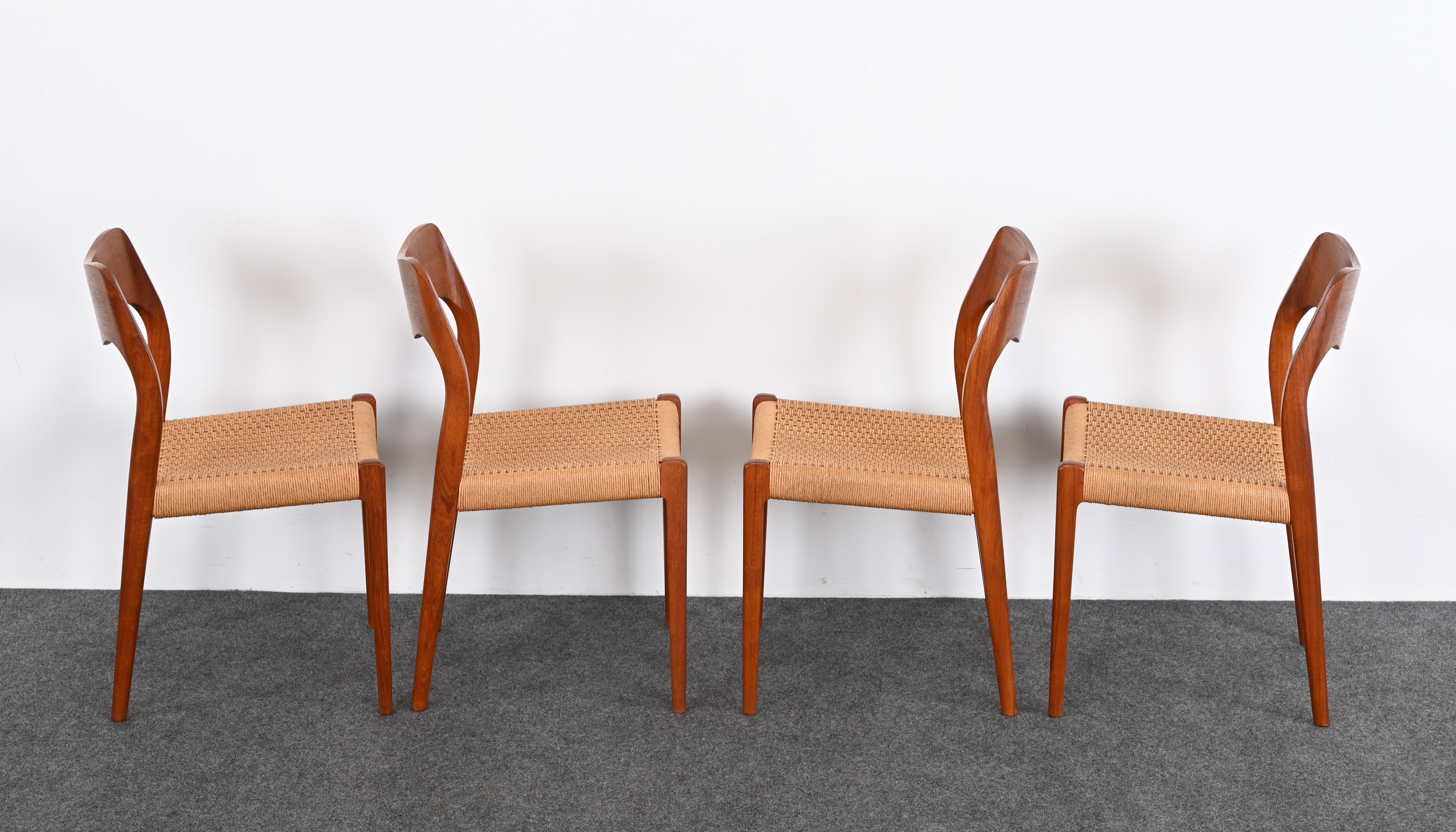 Ensemble de quatre chaises de salle à manger danoises modernes modèle 71 pour Niels Otto Moller, années 1960 3