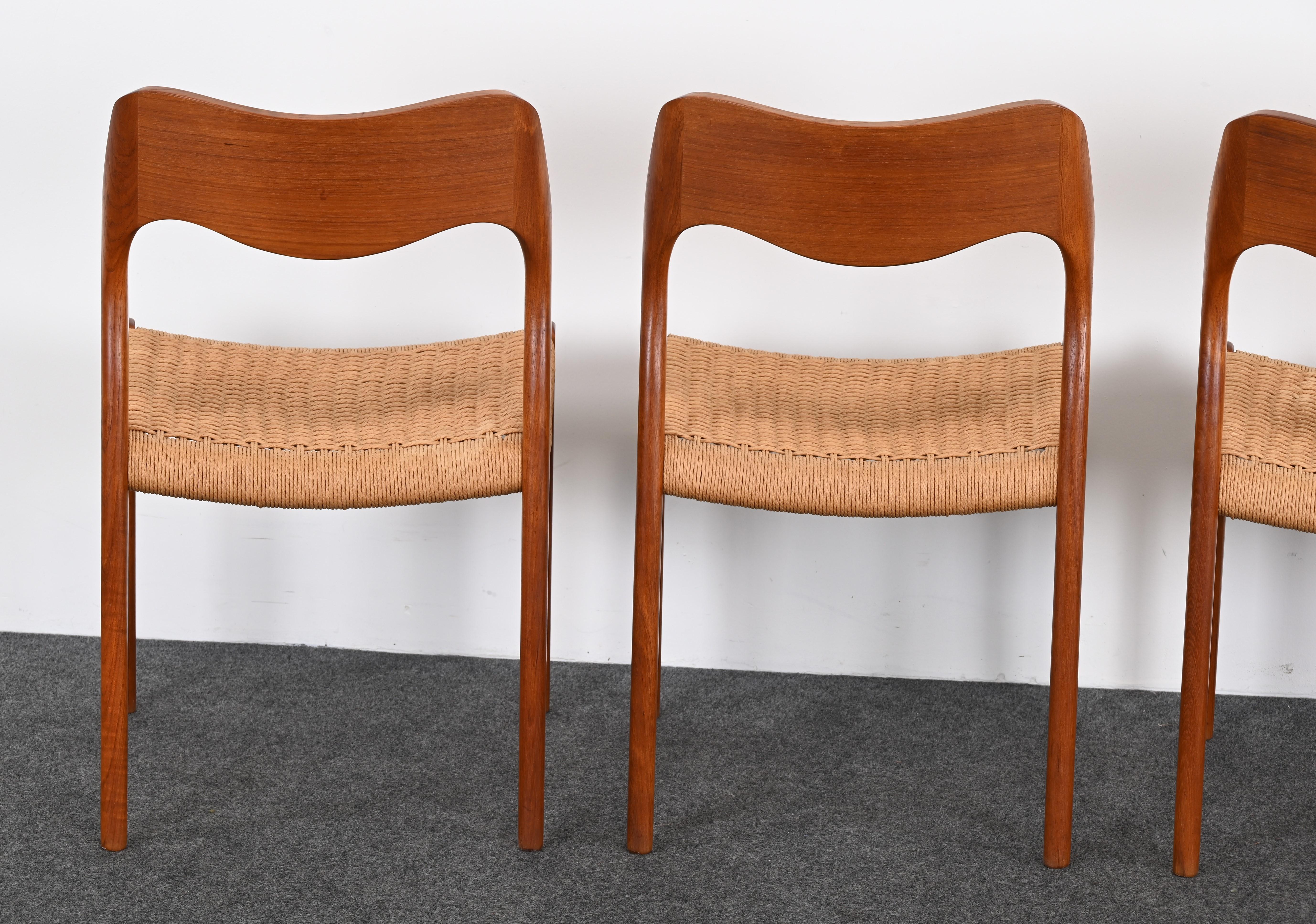 Ensemble de quatre chaises de salle à manger danoises modernes modèle 71 pour Niels Otto Moller, années 1960 8
