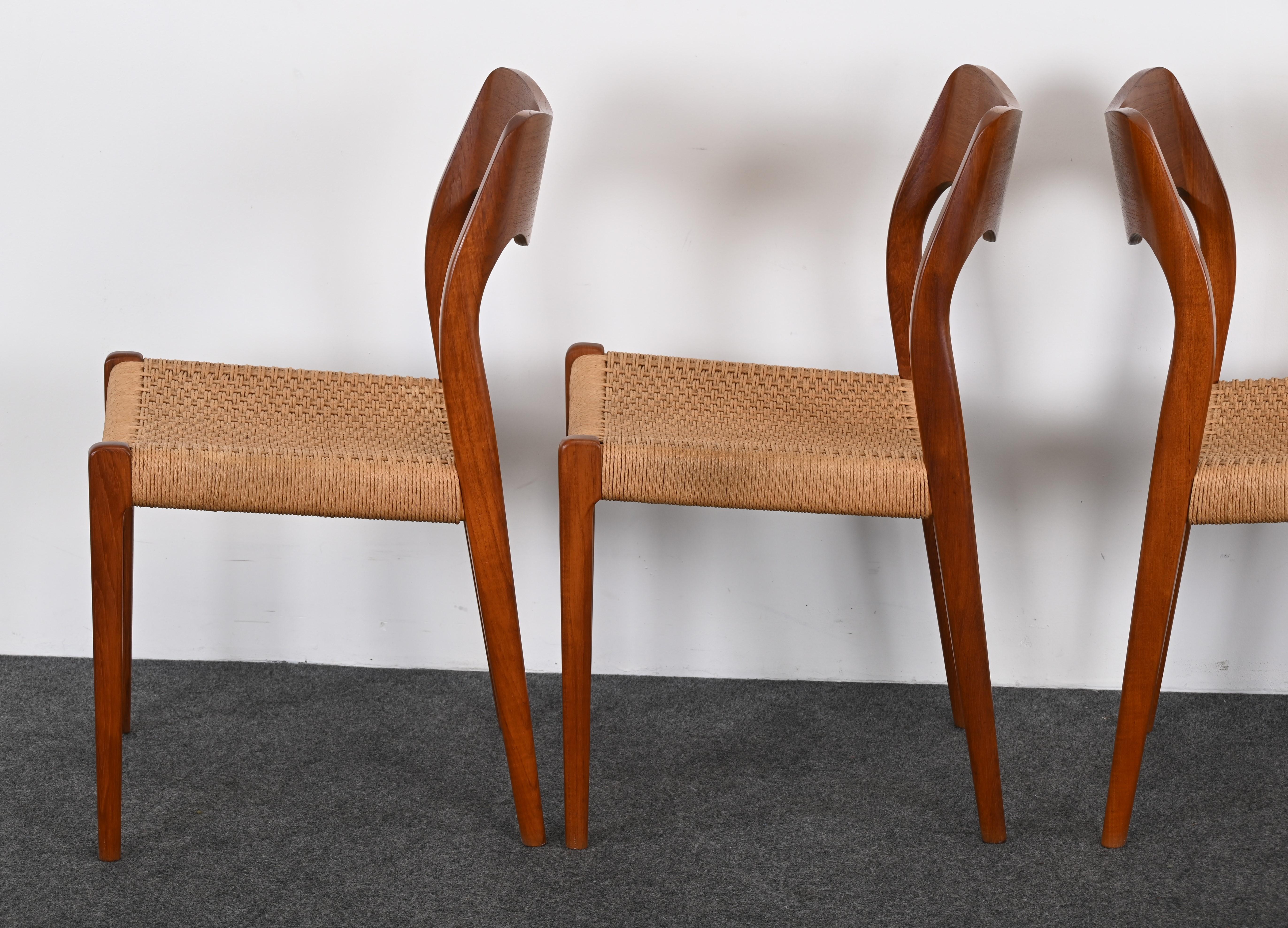 Ensemble de quatre chaises de salle à manger danoises modernes modèle 71 pour Niels Otto Moller, années 1960 10