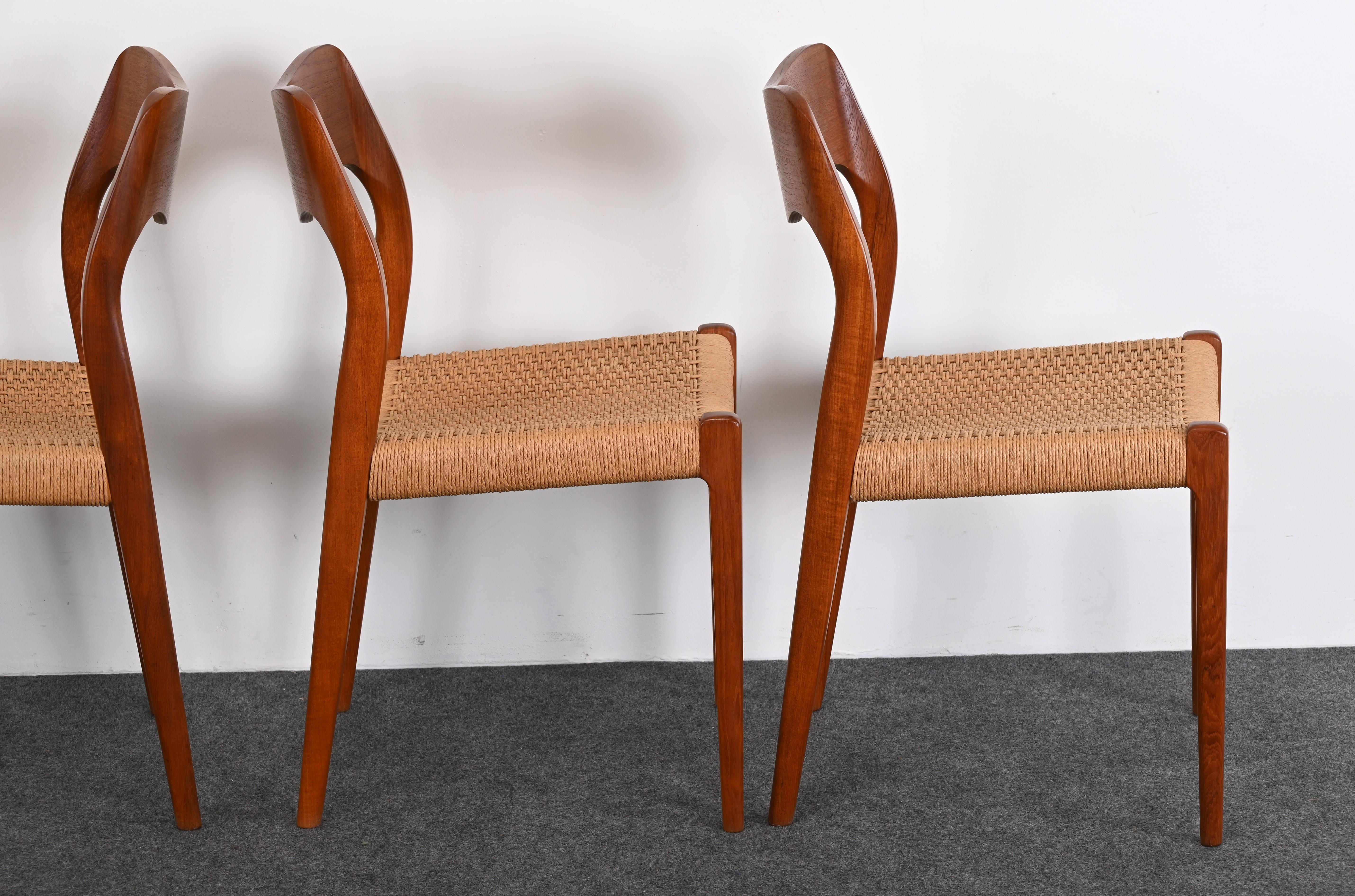 Ensemble de quatre chaises de salle à manger danoises modernes modèle 71 pour Niels Otto Moller, années 1960 11