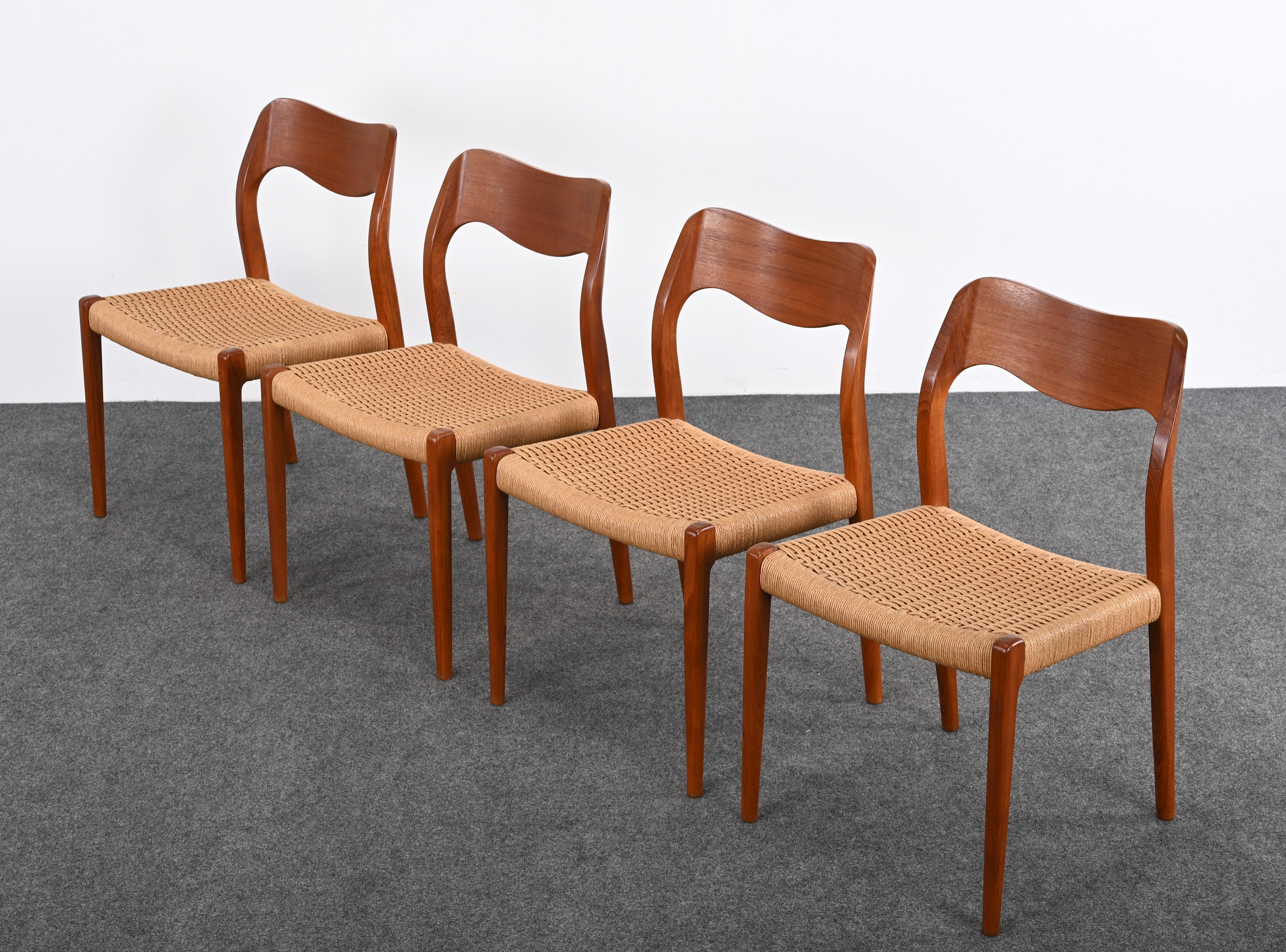 Scandinave moderne Ensemble de quatre chaises de salle à manger danoises modernes modèle 71 pour Niels Otto Moller, années 1960
