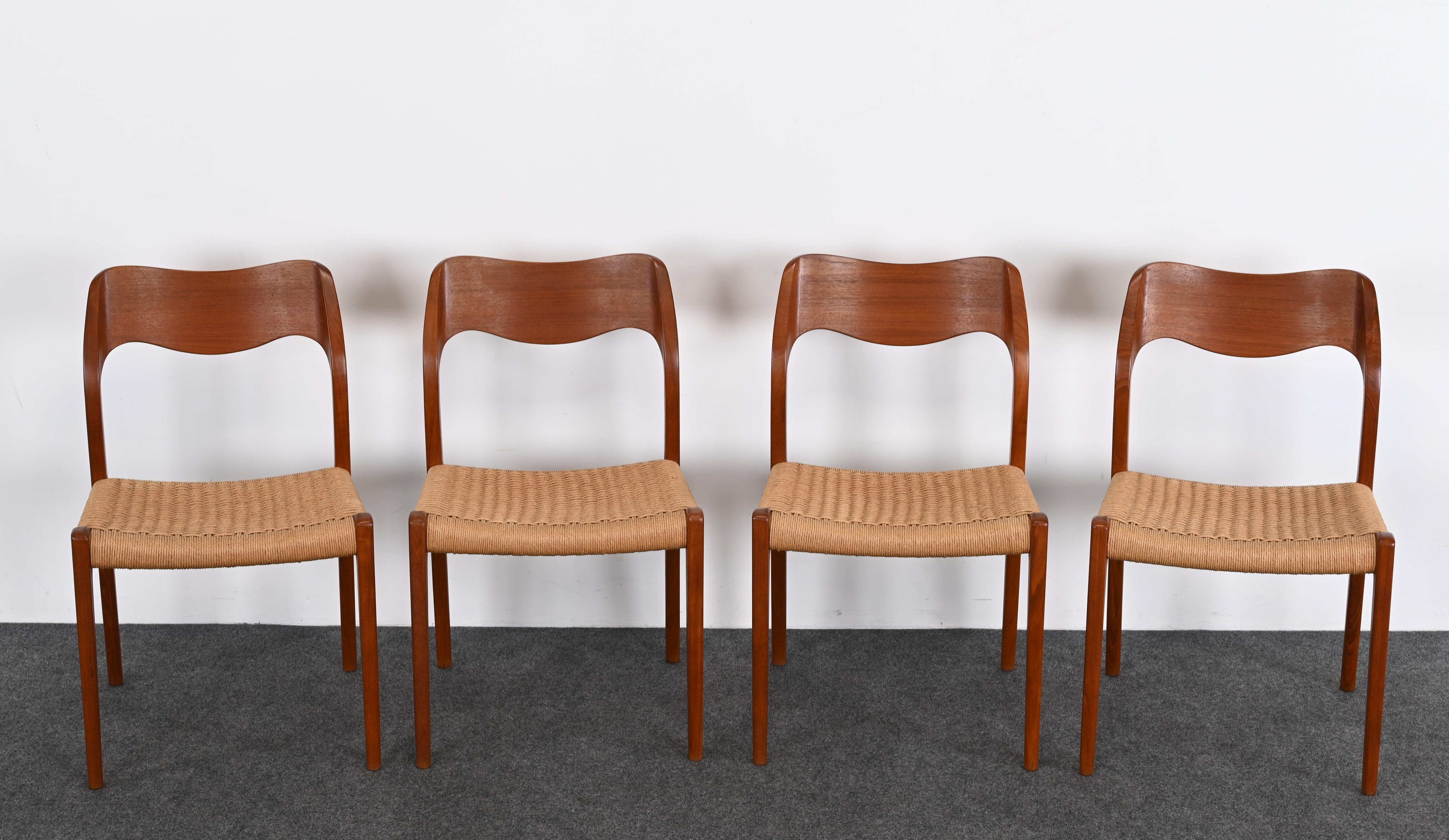 Ensemble de quatre chaises de salle à manger danoises modernes modèle 71 pour Niels Otto Moller, années 1960 Bon état à Hamburg, PA