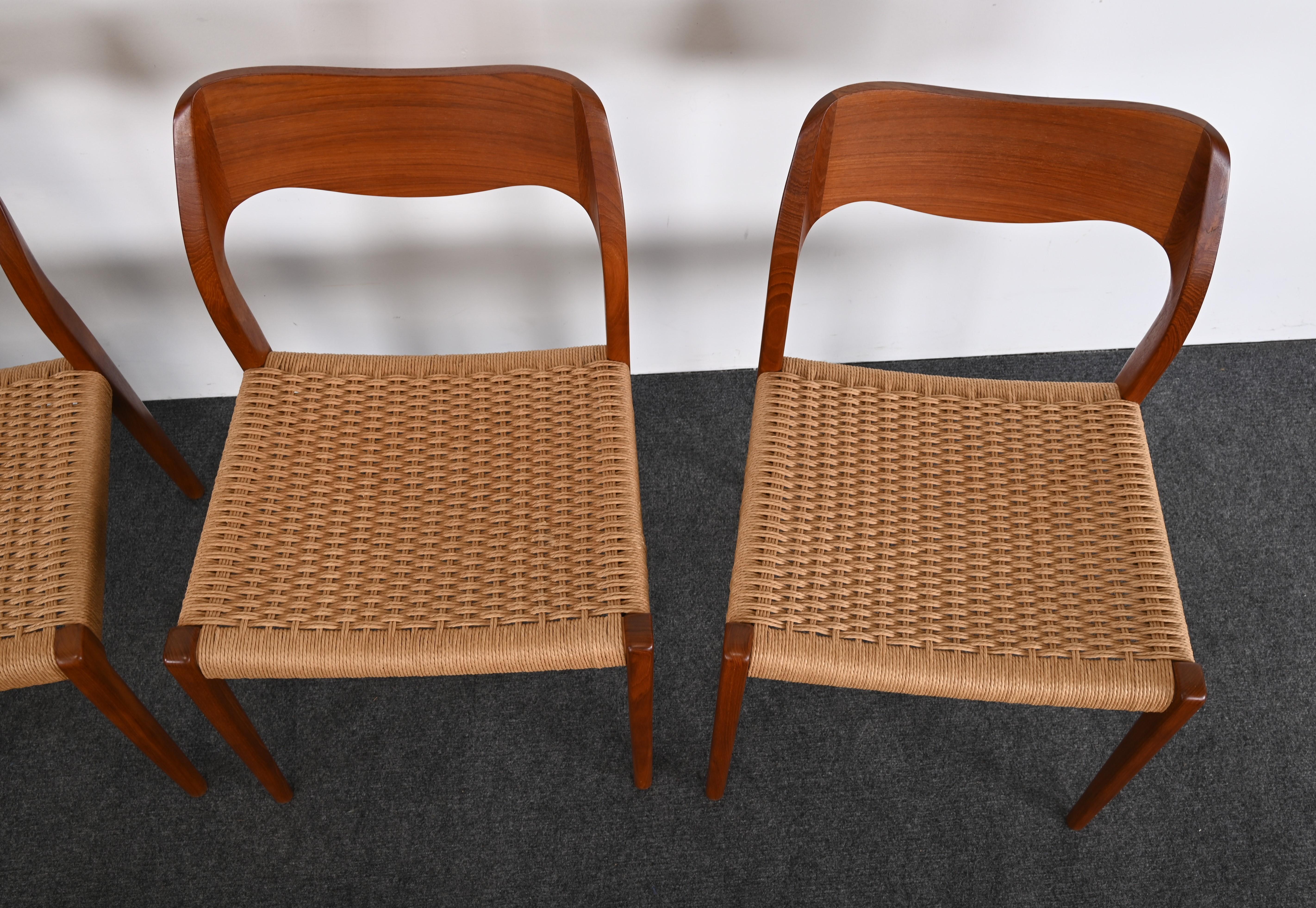 Ensemble de quatre chaises de salle à manger danoises modernes modèle 71 pour Niels Otto Moller, années 1960 1