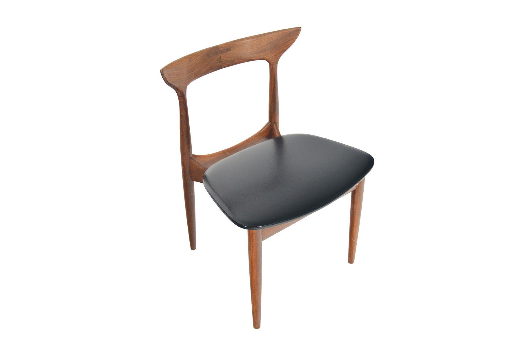 Mid-Century Modern Set of Four Danish Modern Midcentury Dining Chairs in Walnut