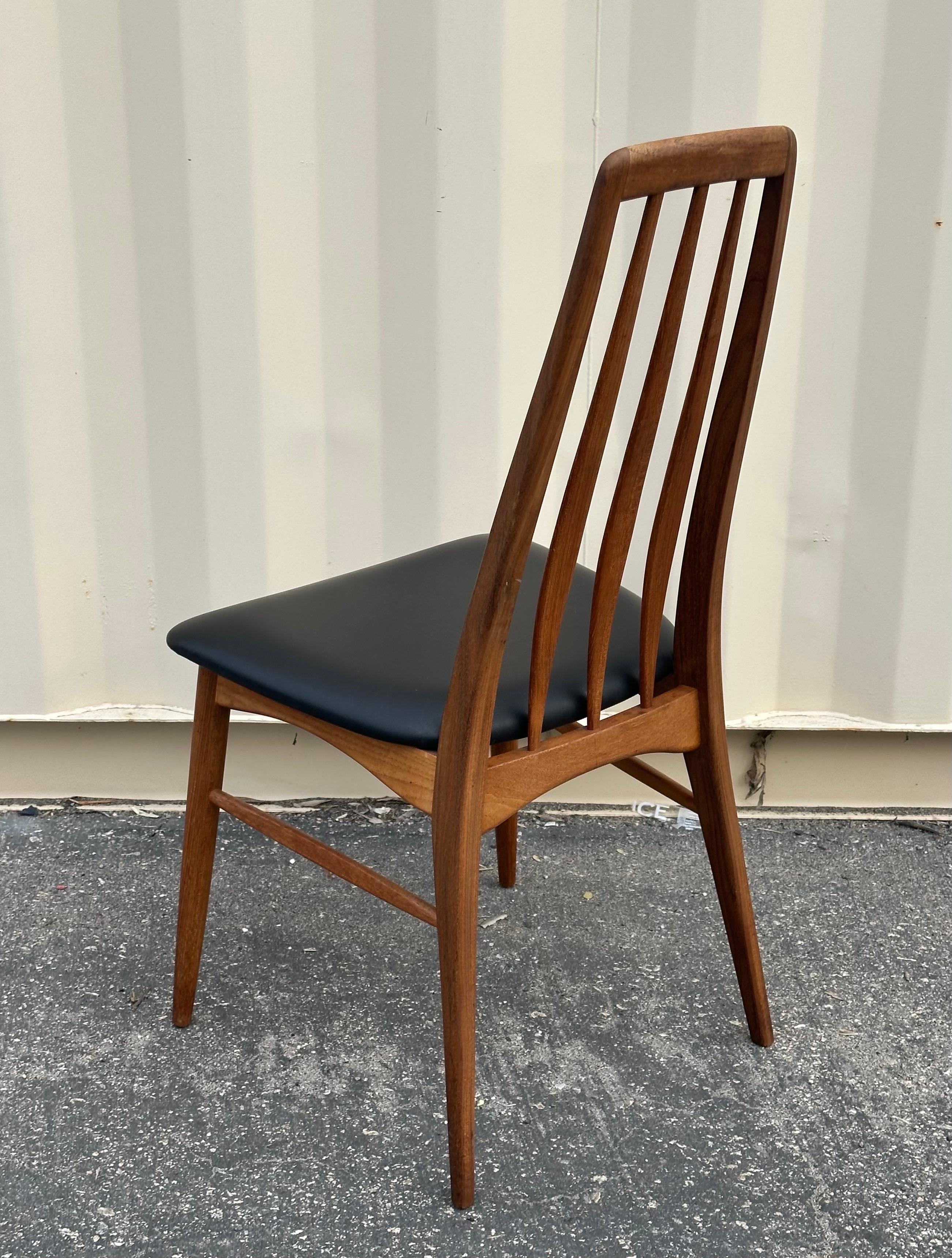Satz von vier modernen dänischen Esszimmerstühlen „Eva“ aus massivem Teakholz von Niels Koefoed im Angebot 6