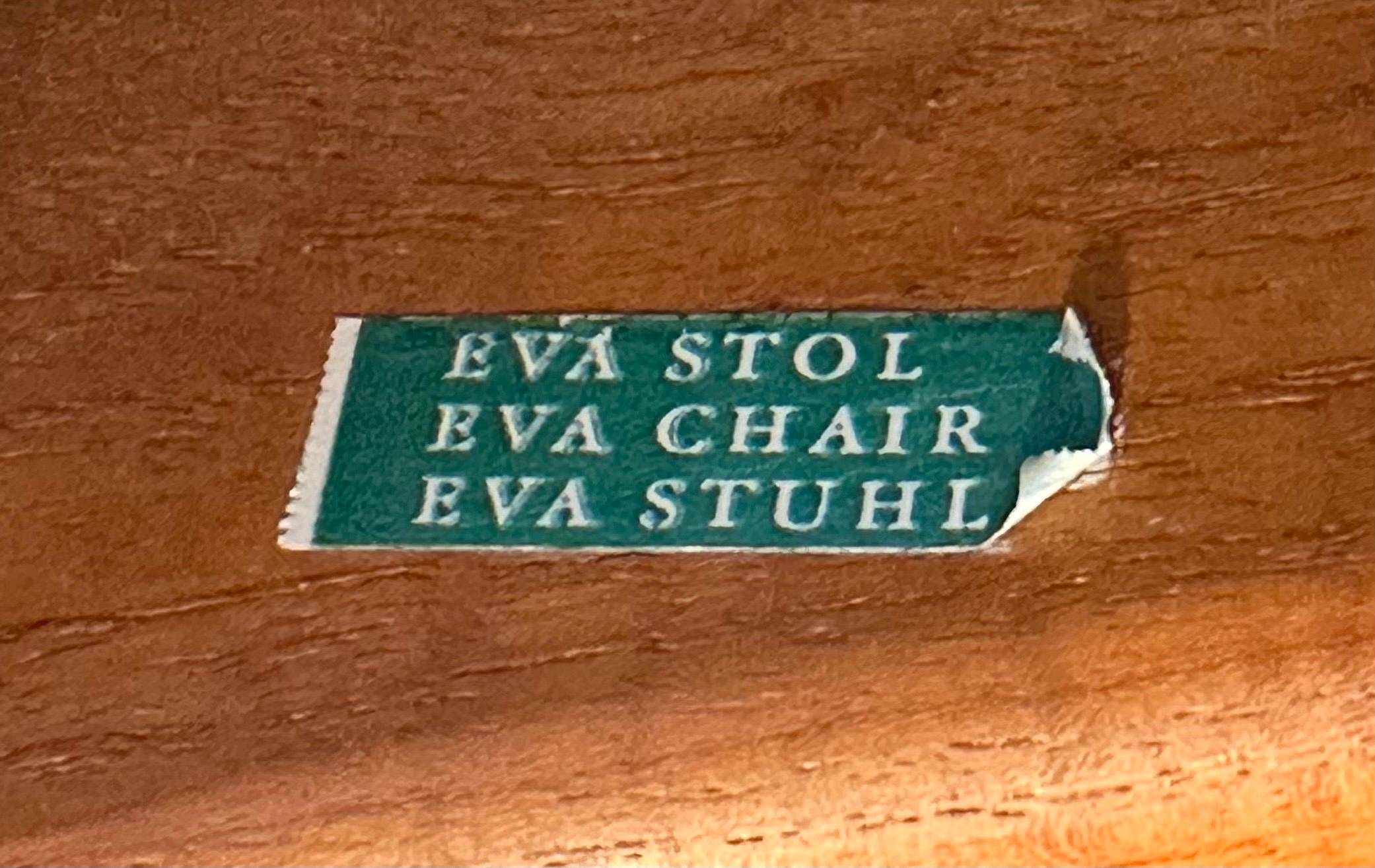 Satz von vier modernen dänischen Esszimmerstühlen „Eva“ aus massivem Teakholz von Niels Koefoed im Angebot 9