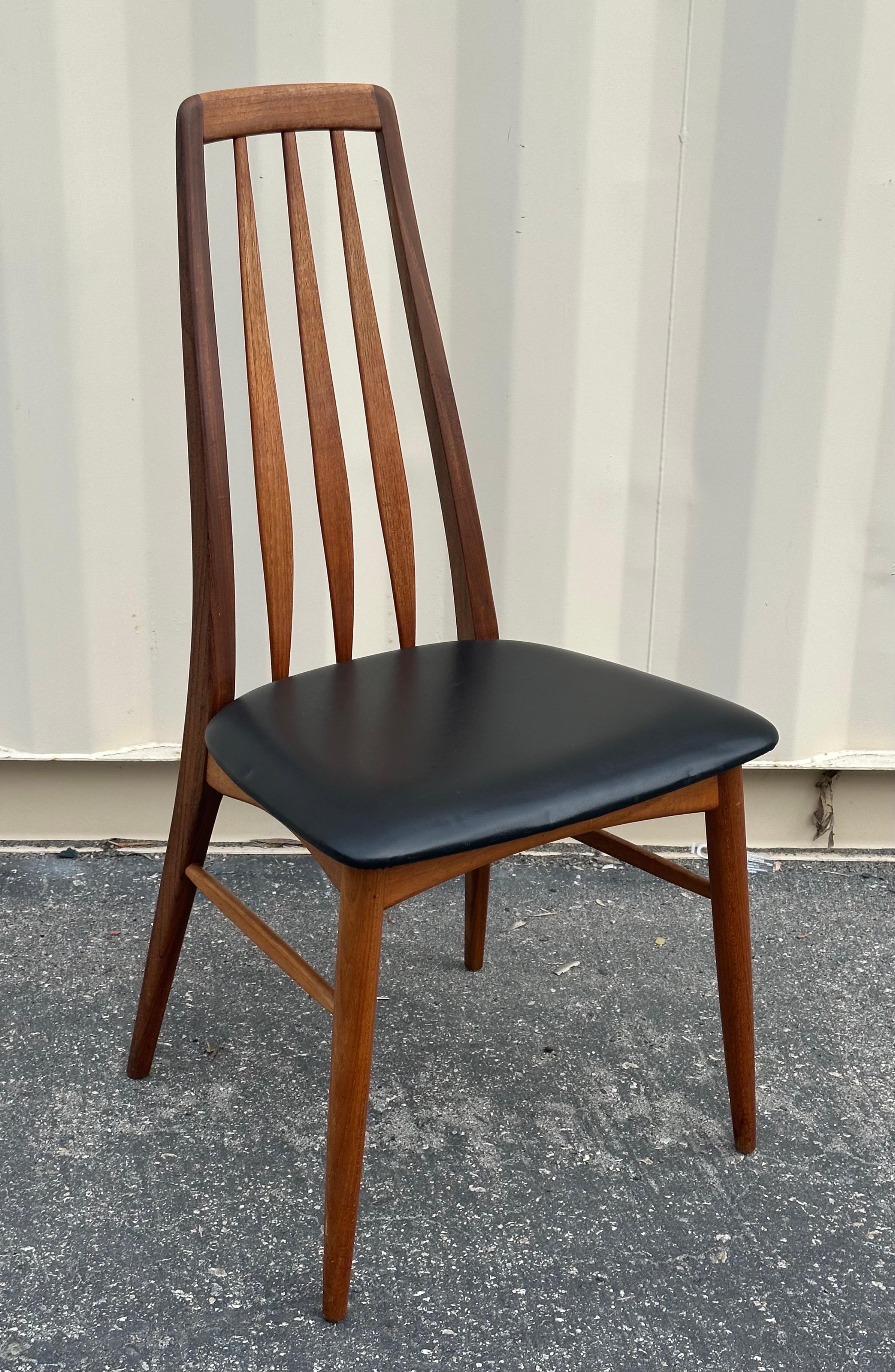 Satz von vier modernen dänischen Esszimmerstühlen „Eva“ aus massivem Teakholz von Niels Koefoed im Angebot 2