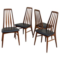 Juego de cuatro sillas de comedor danesas modernas de teca maciza "Eva" de Niels Koefoed