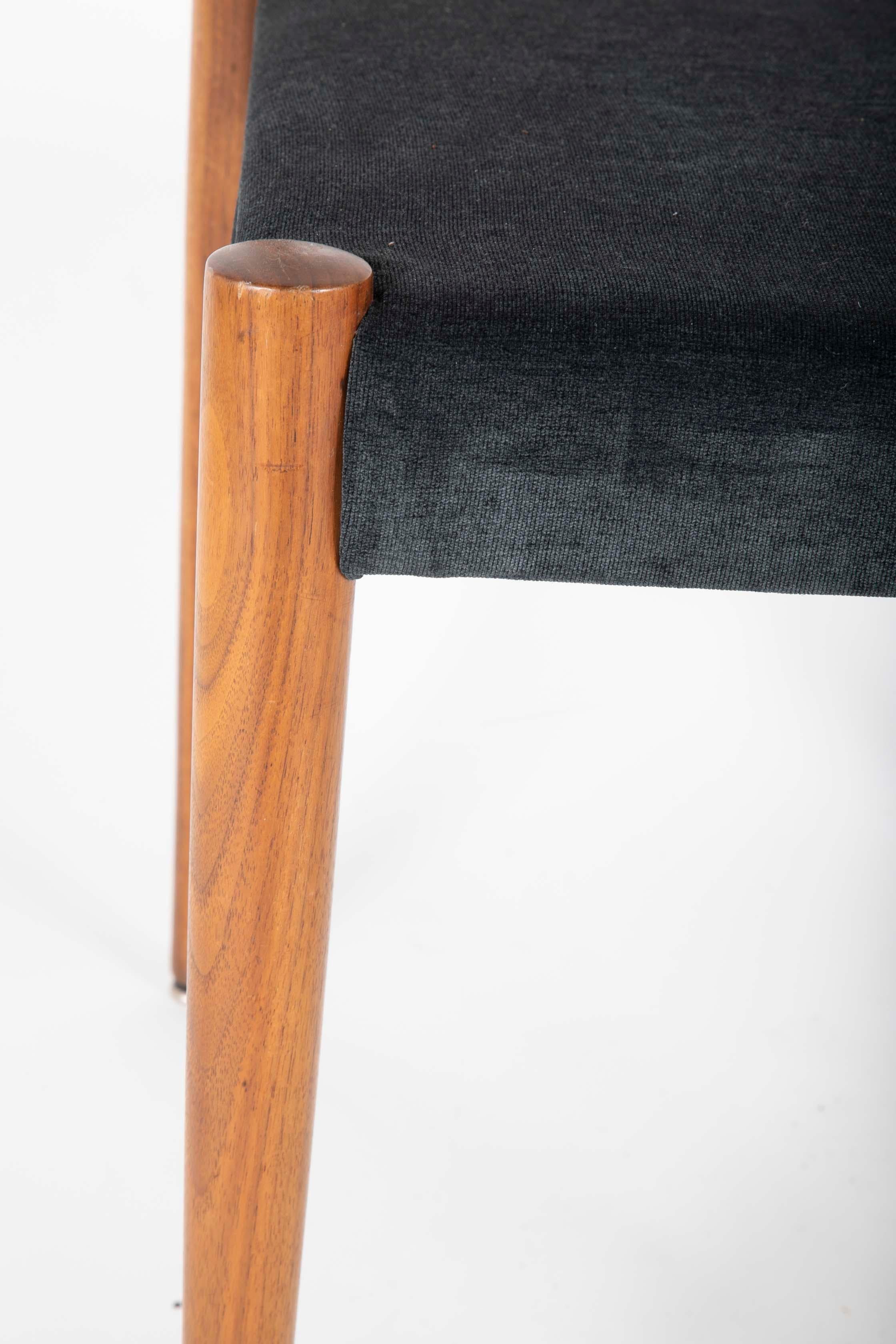 Set di quattro sedie danesi in teak in vendita 3