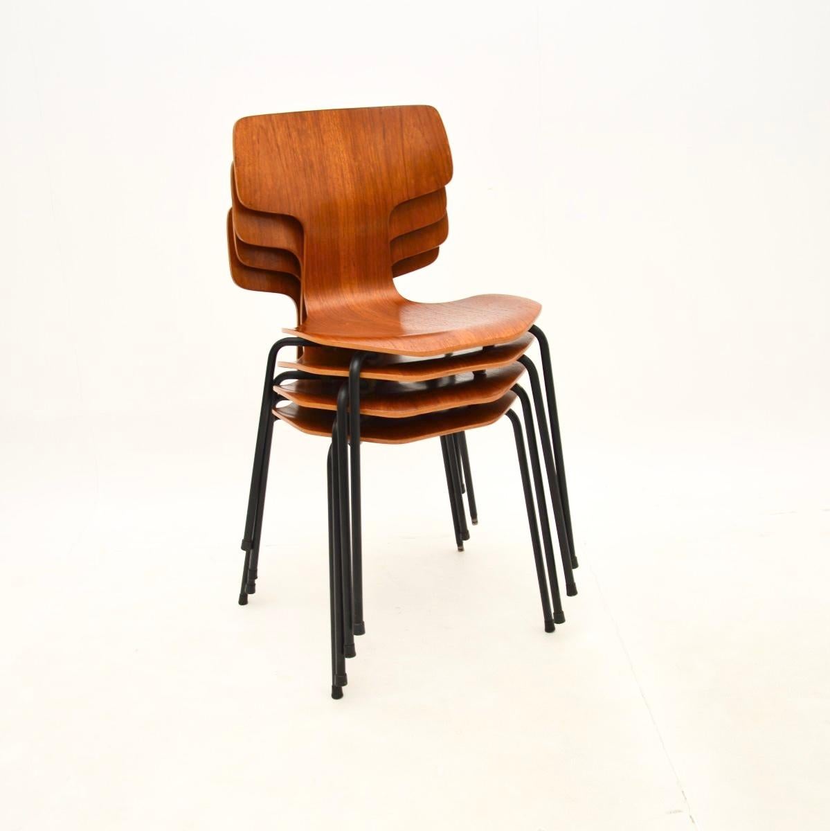Satz von vier dänischen Hammer Stühlen aus Teakholz von Arne Jacobsen für Fritz Hansen (Moderne der Mitte des Jahrhunderts) im Angebot