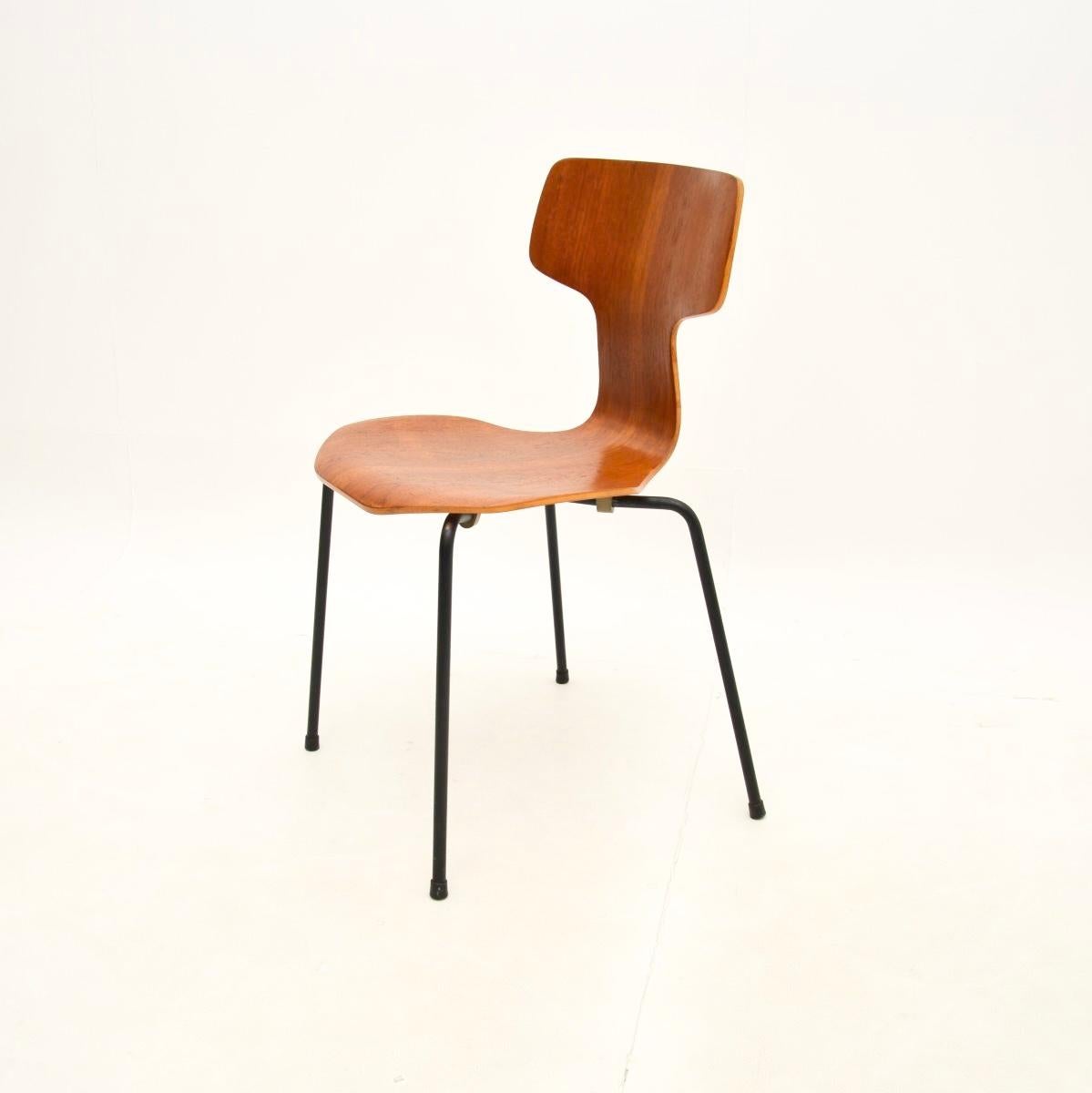 Satz von vier dänischen Hammer Stühlen aus Teakholz von Arne Jacobsen für Fritz Hansen (Mitte des 20. Jahrhunderts) im Angebot