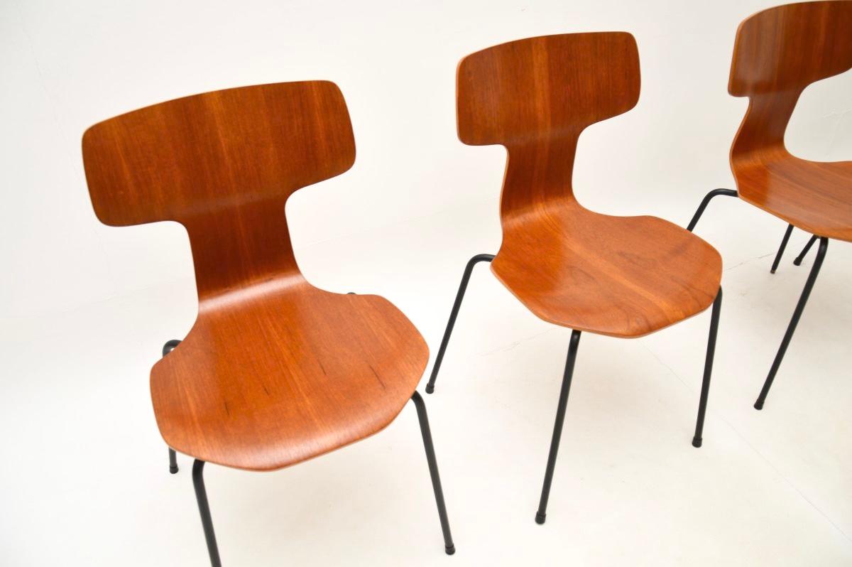 Satz von vier dänischen Hammer Stühlen aus Teakholz von Arne Jacobsen für Fritz Hansen im Angebot 1