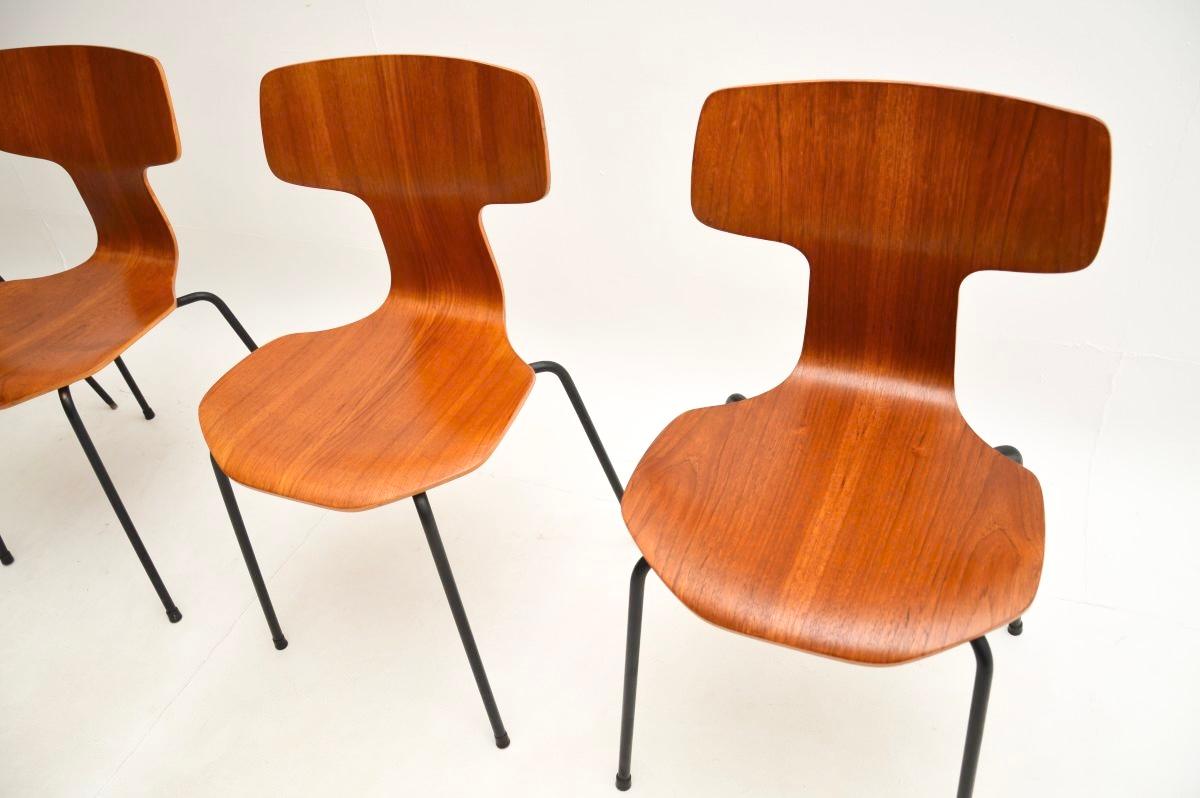 Satz von vier dänischen Hammer Stühlen aus Teakholz von Arne Jacobsen für Fritz Hansen im Angebot 2