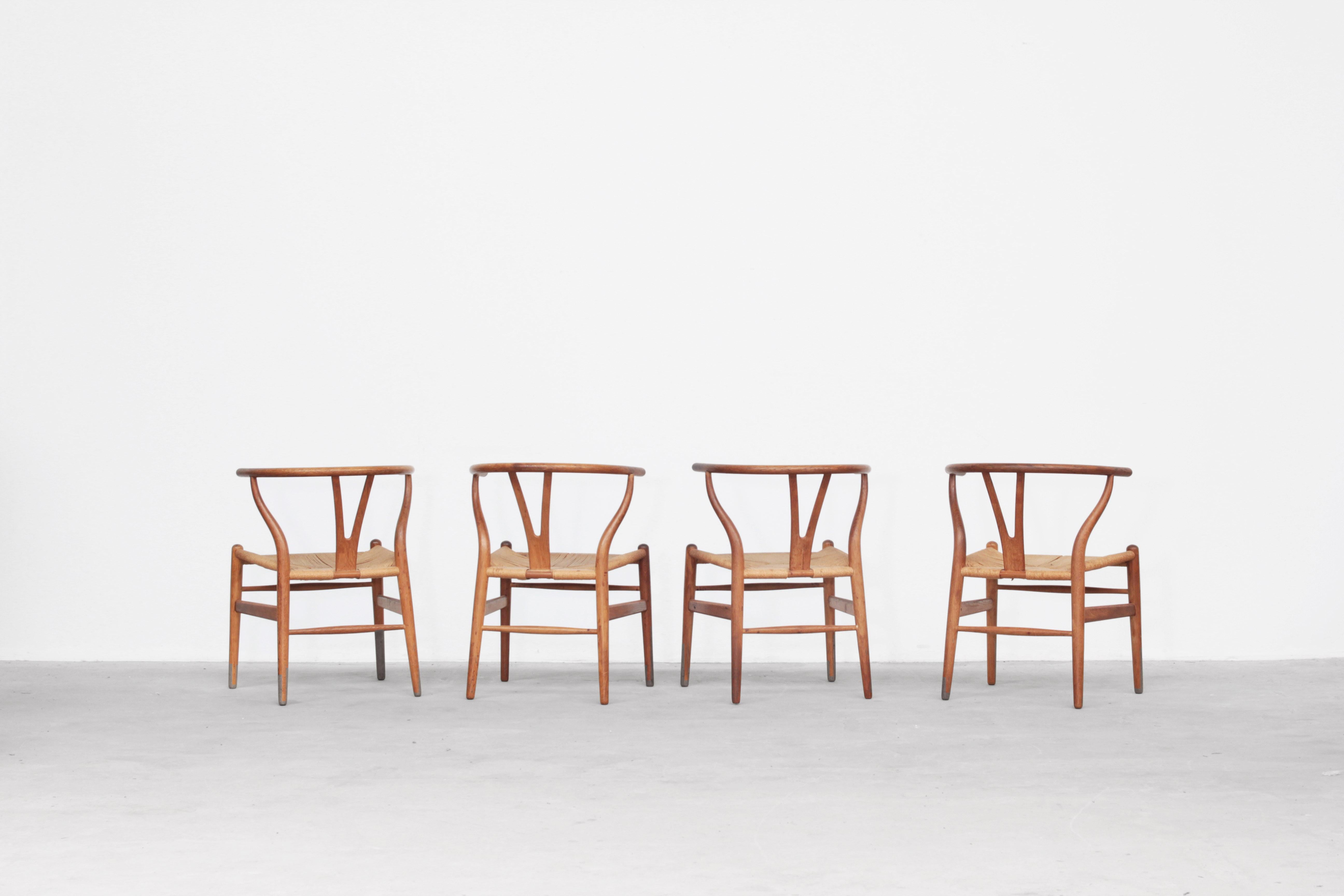Set of Four Danish Wishbone Chairs CH 24 by Hans J. Wegner for Carl Hansen Oak In Good Condition In Berlin, DE