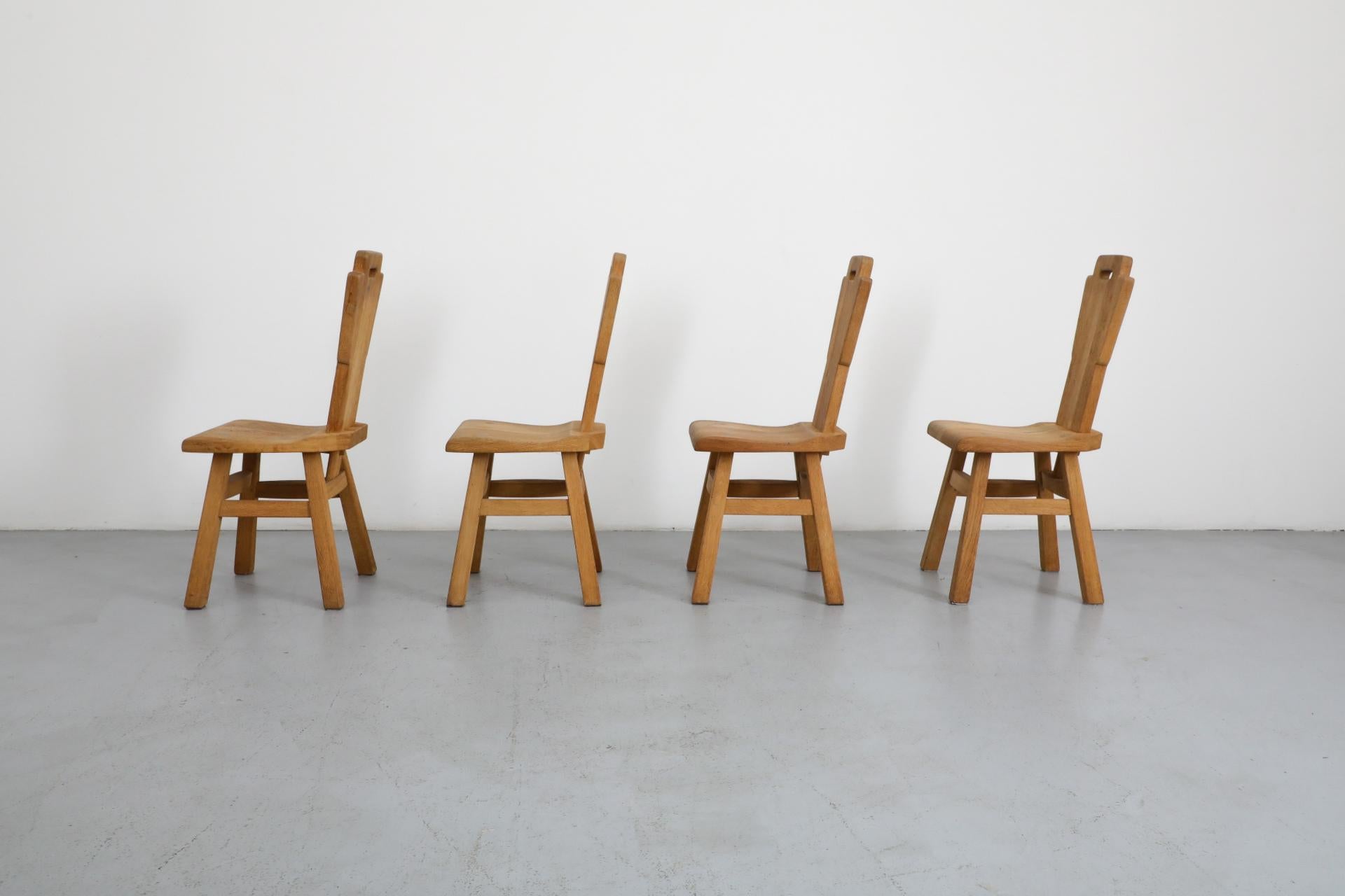 Belga Set di quattro sedie da pranzo in stile brutalista De Puydt con schienale alto in Oak in vendita