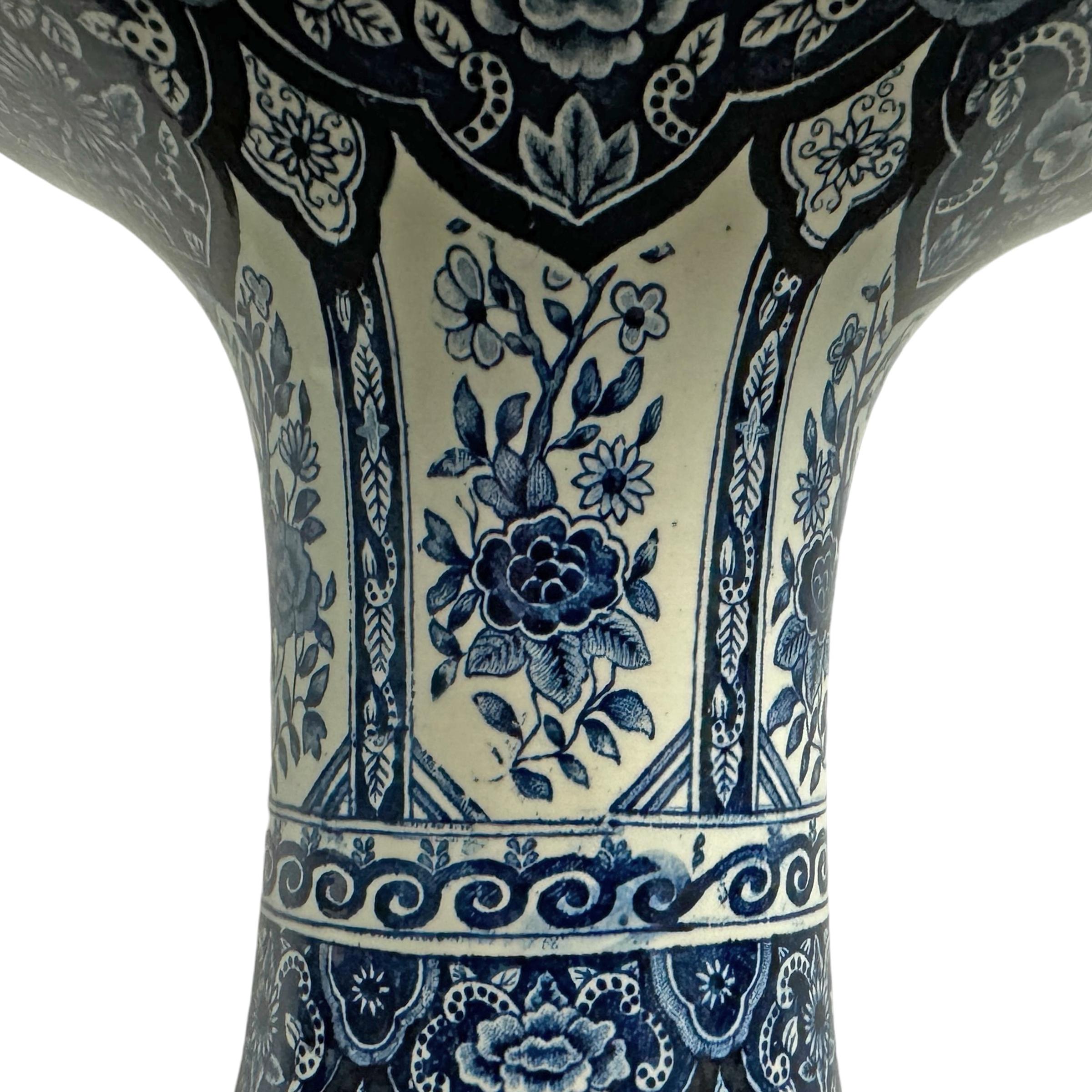 Set di quattro vasi blu e bianchi di Delft in vendita 1
