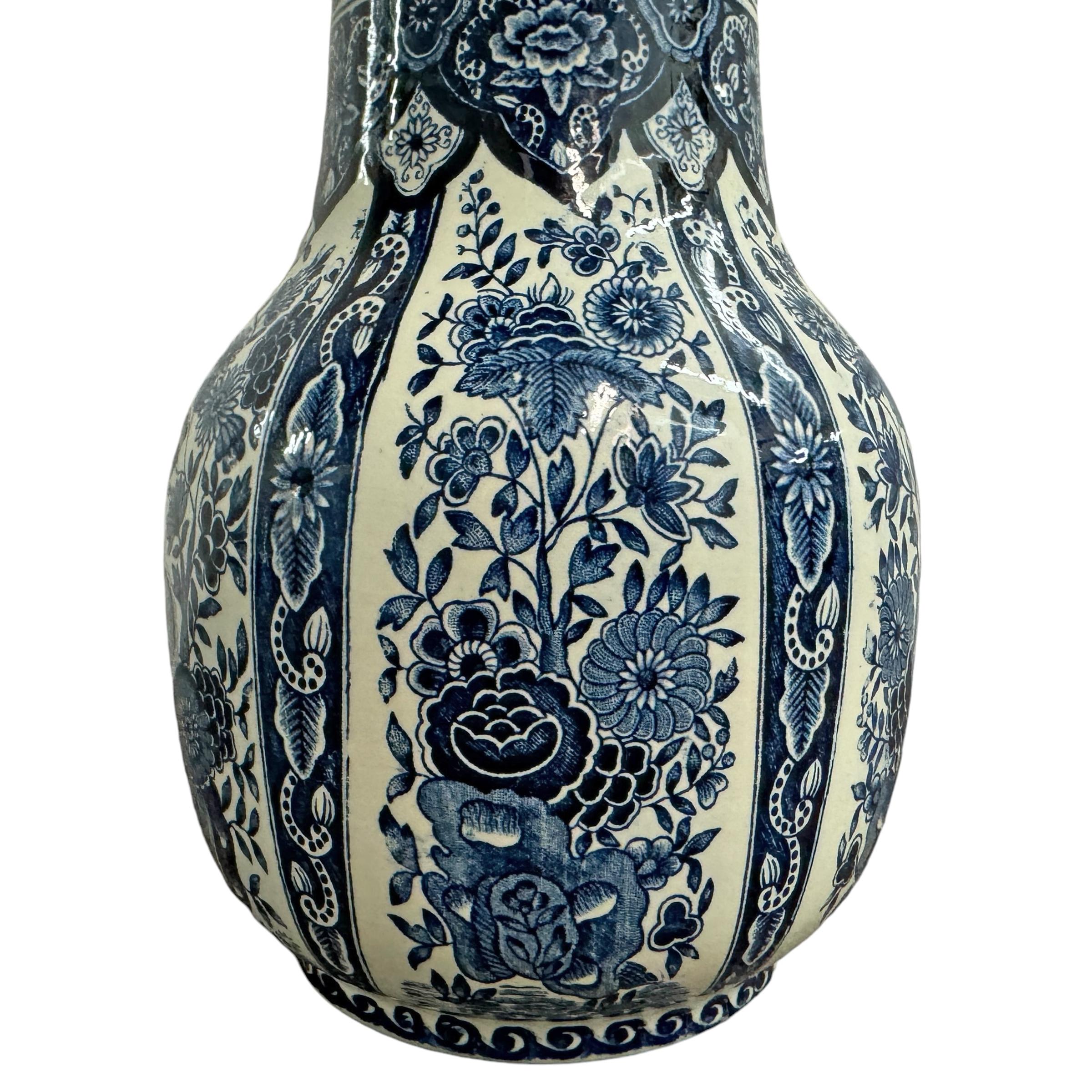 Set di quattro vasi blu e bianchi di Delft in vendita 2
