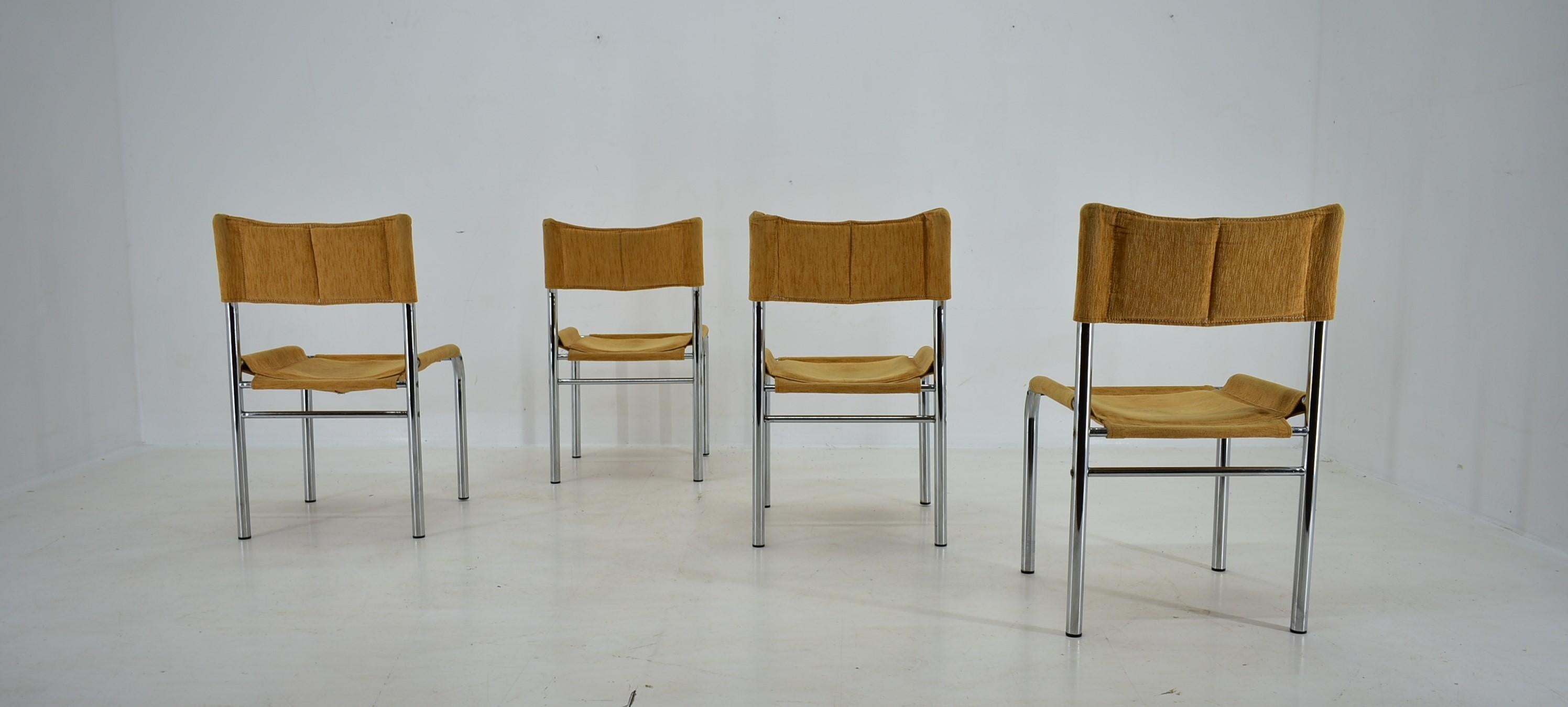 Set di quattro sedie da pranzo cromate di design di Viliam Chlebo, Cecoslovacchia, anni '80 in vendita 4